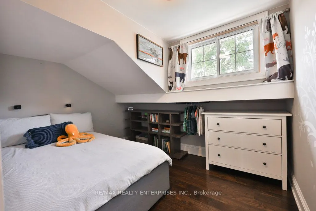44 Mississauga Road N