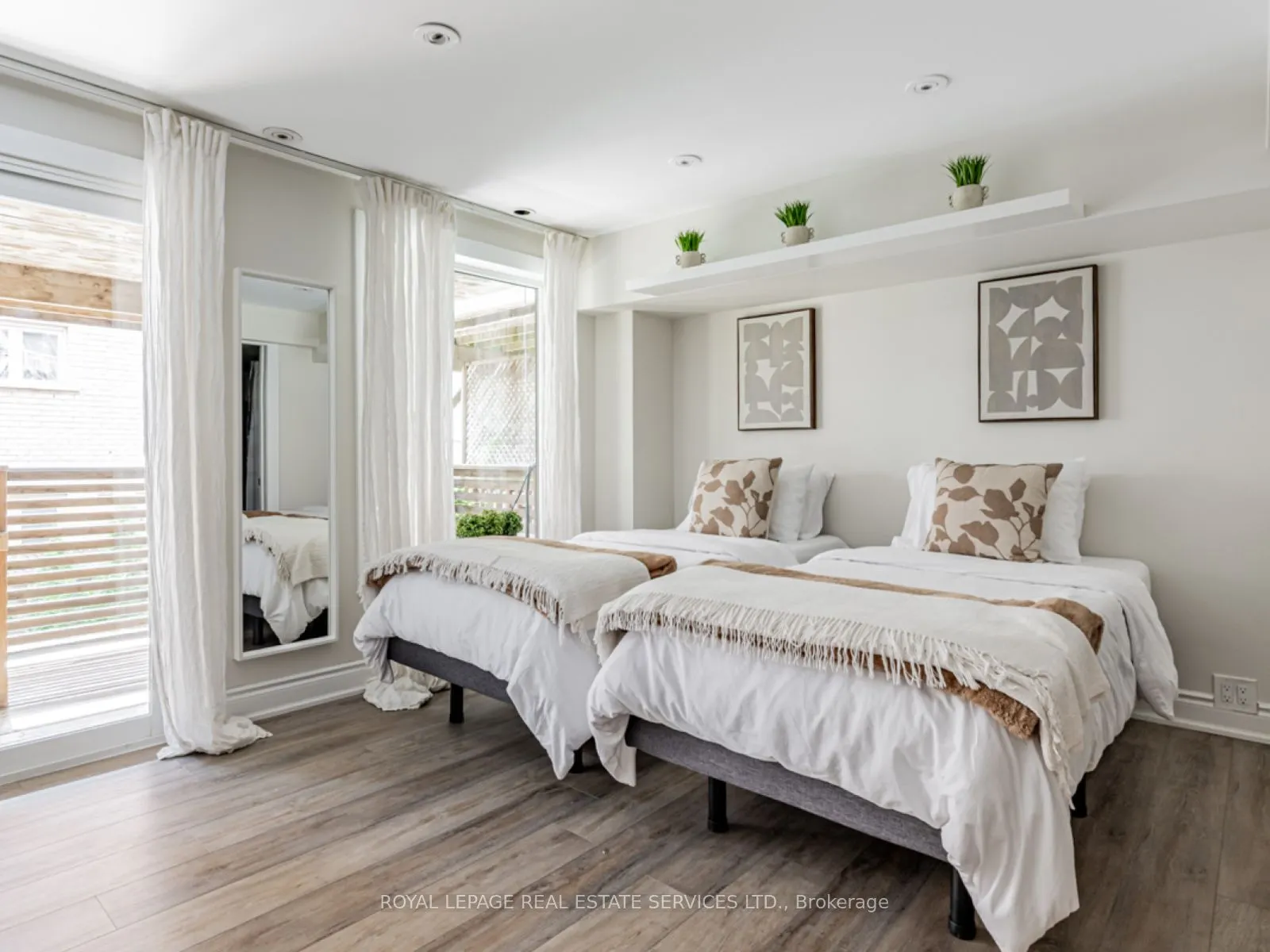105 Harbourview Crescent