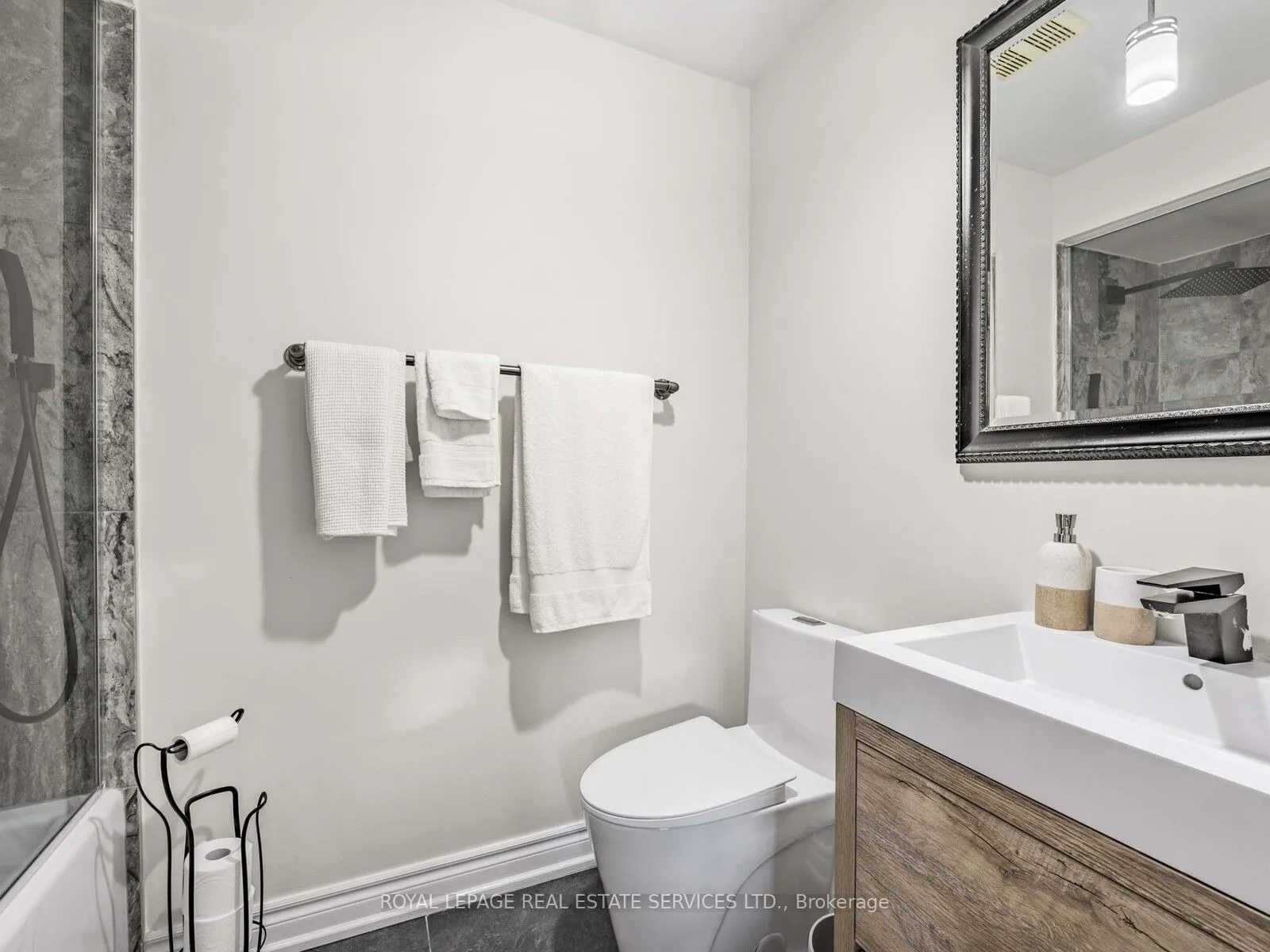 105 Harbourview Crescent