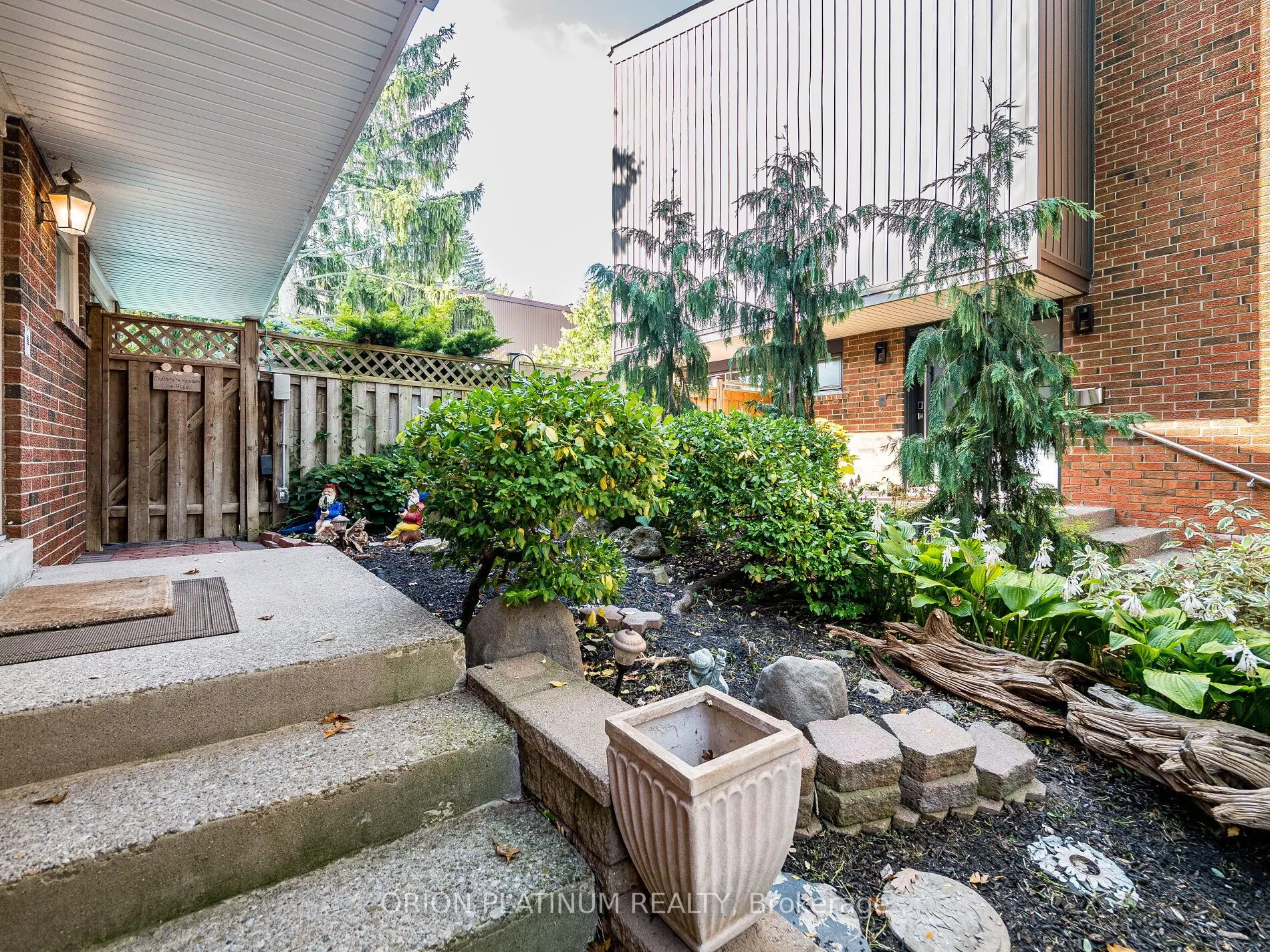 3636 Pitch Pine Crescent