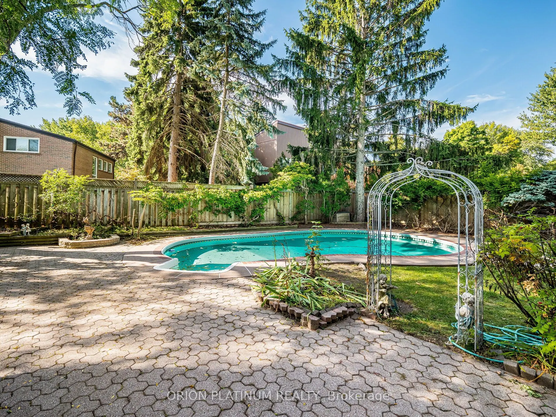 3636 Pitch Pine Crescent