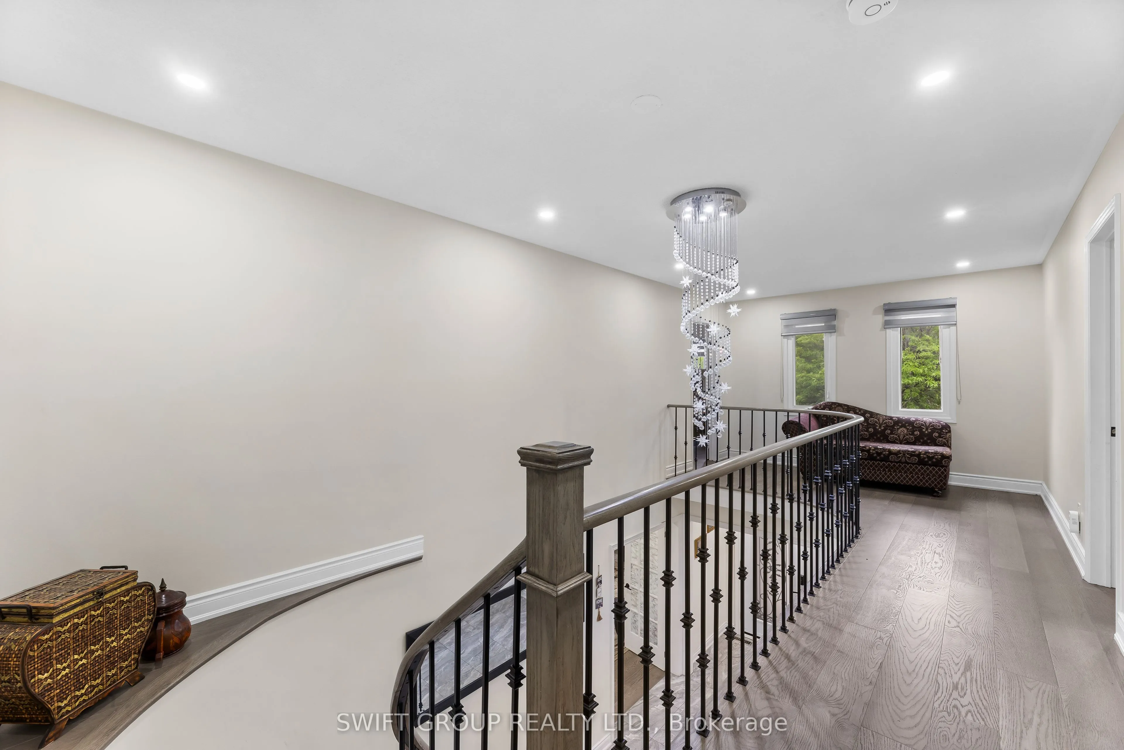 82 Flowertown Avenue