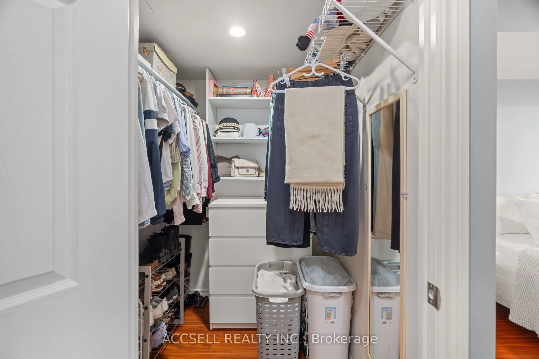 5233 Dundas Street W, #1816