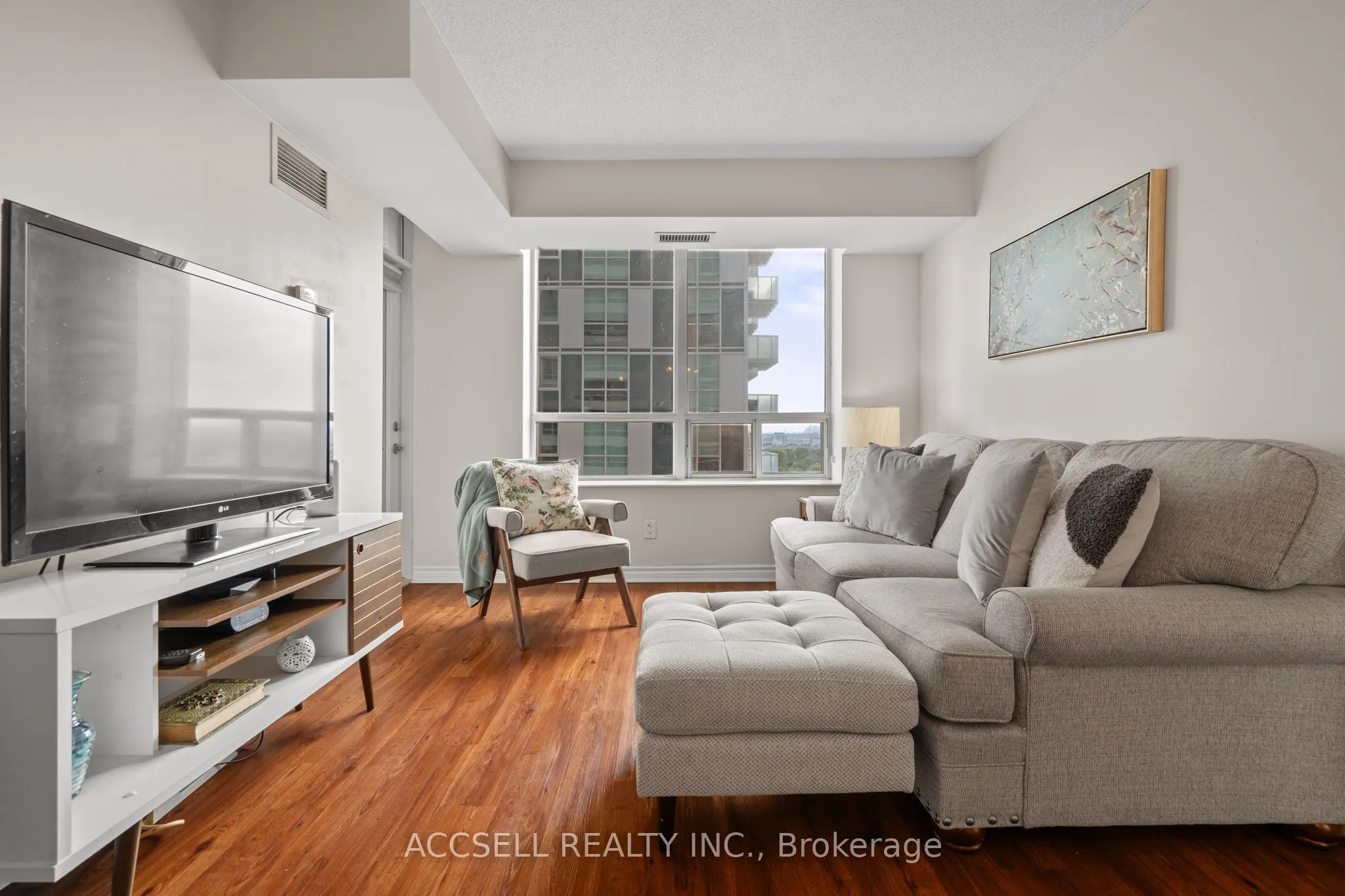 5233 Dundas Street W, #1816