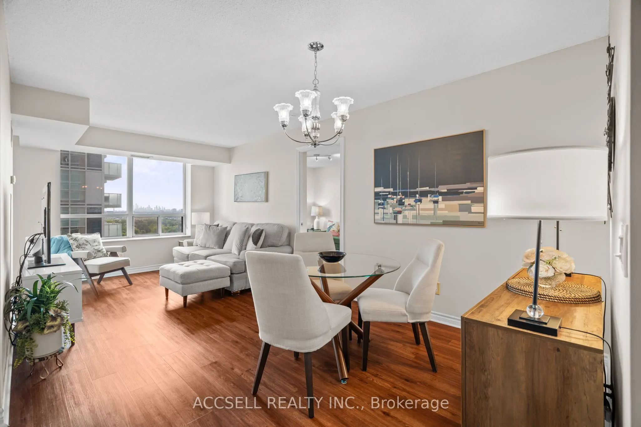 5233 Dundas Street W, #1816