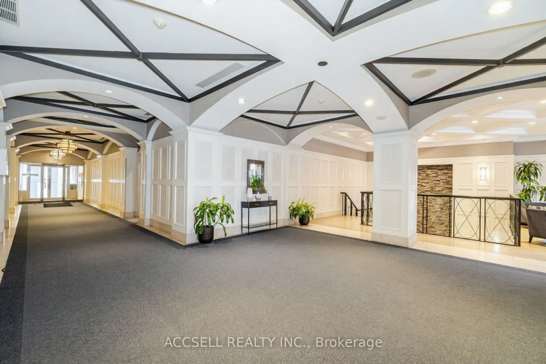 5233 Dundas Street W, #1816