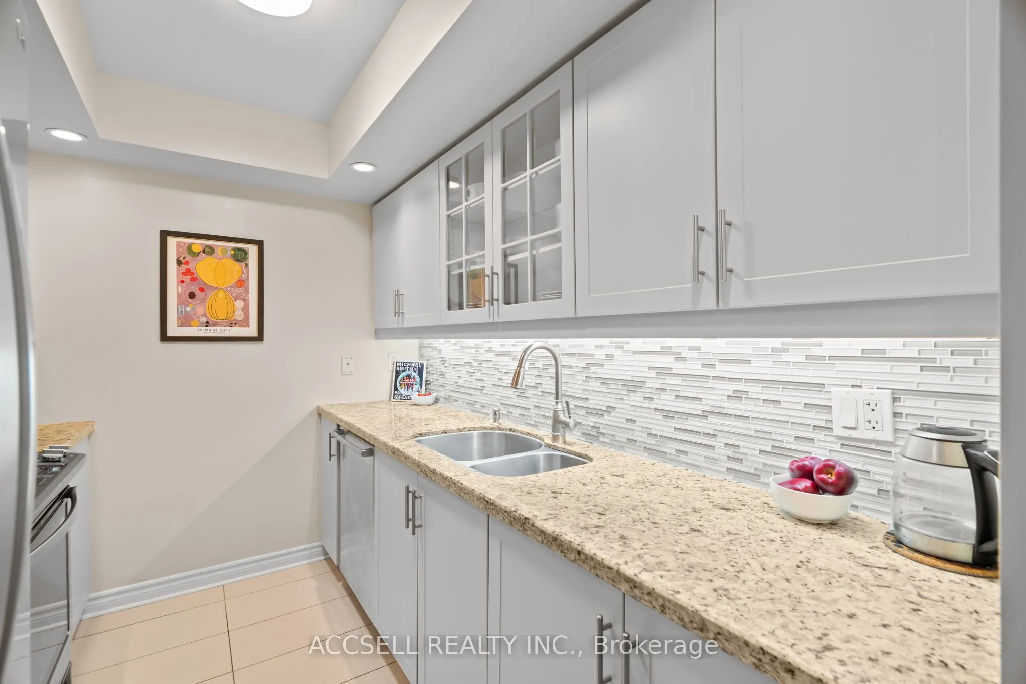 5233 Dundas Street W, #1816