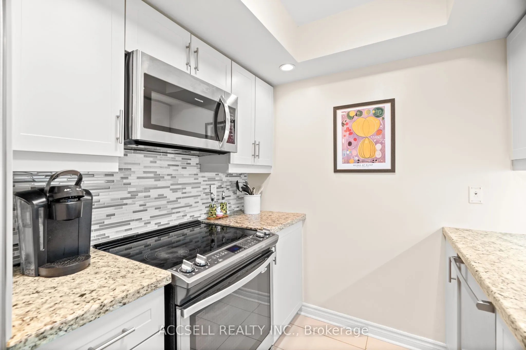 5233 Dundas Street W, #1816