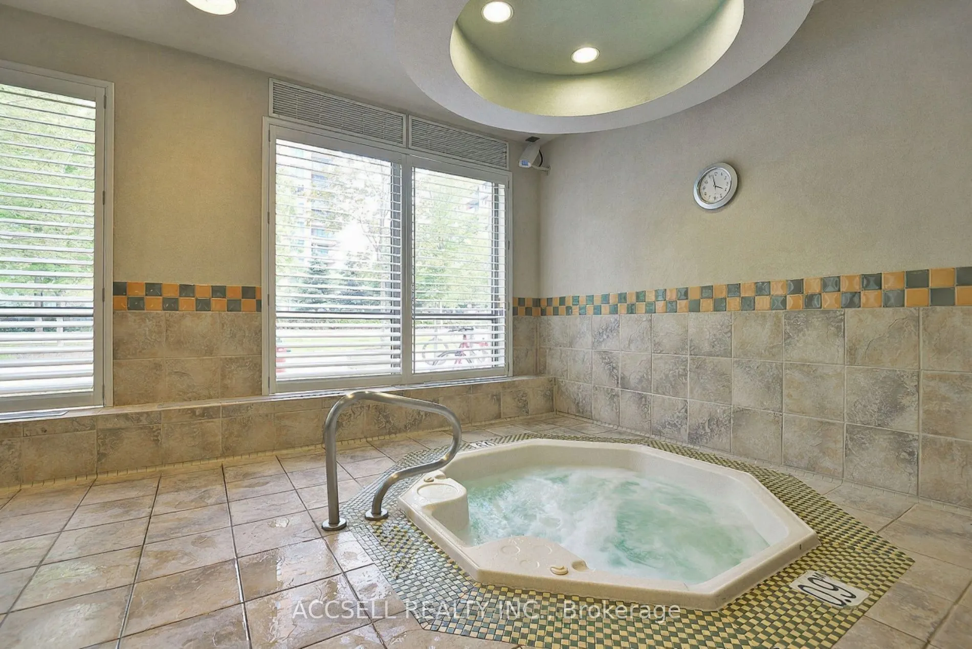 5233 Dundas Street W, #1816
