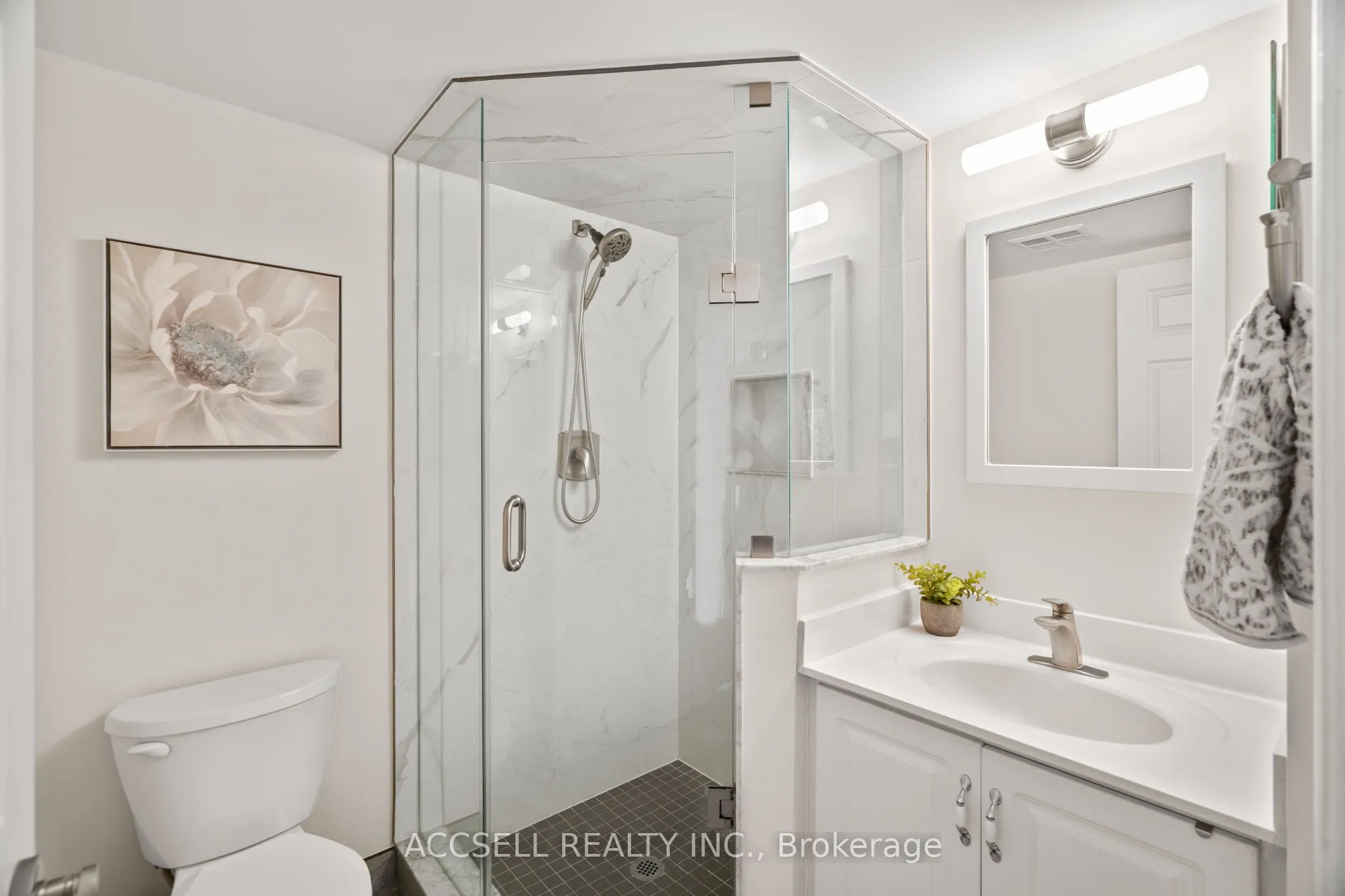 5233 Dundas Street W, #1816