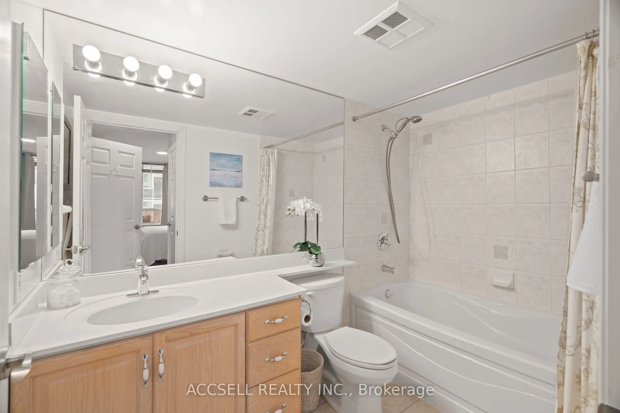5233 Dundas Street W, #1816