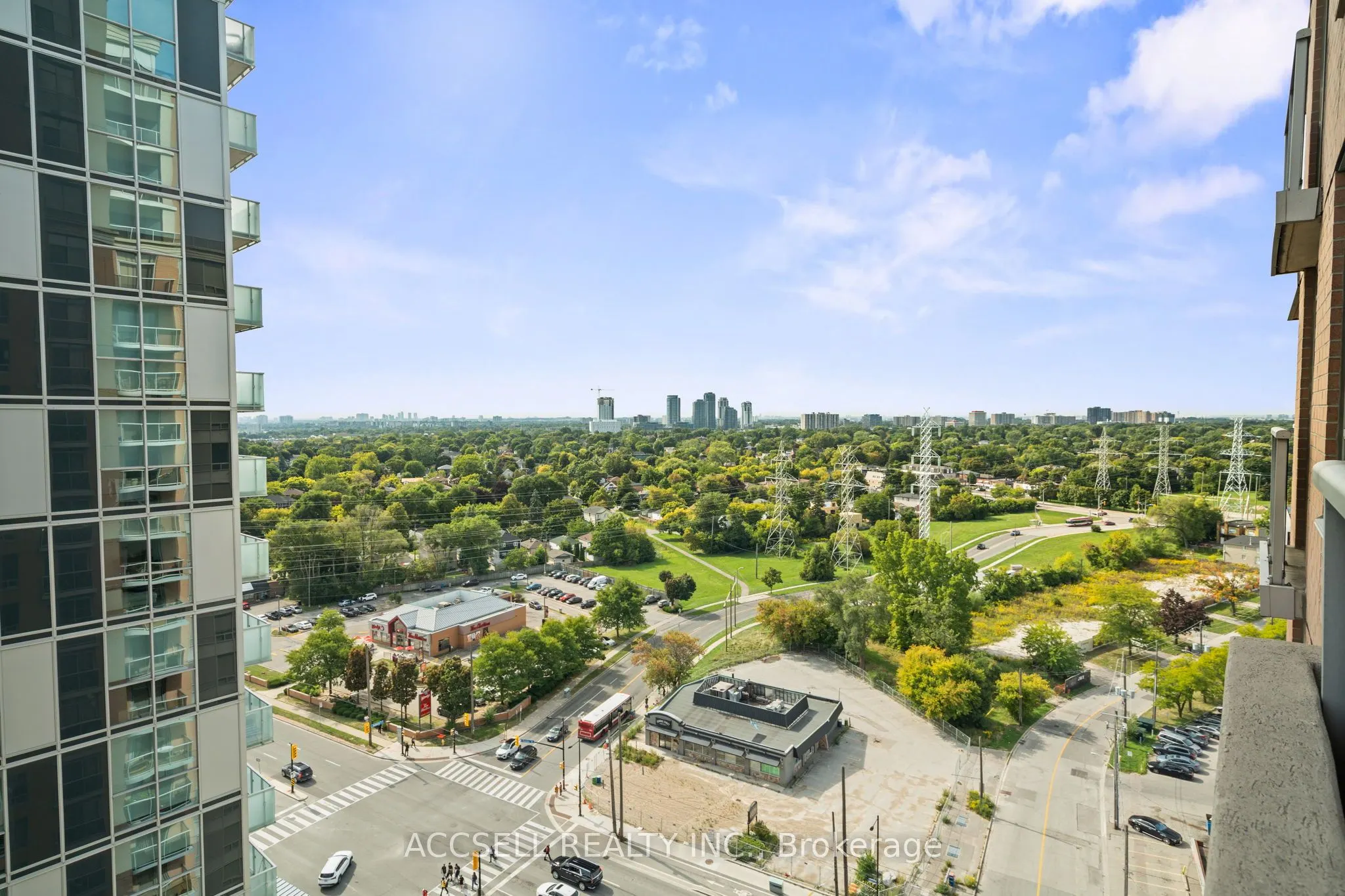 5233 Dundas Street W, #1816