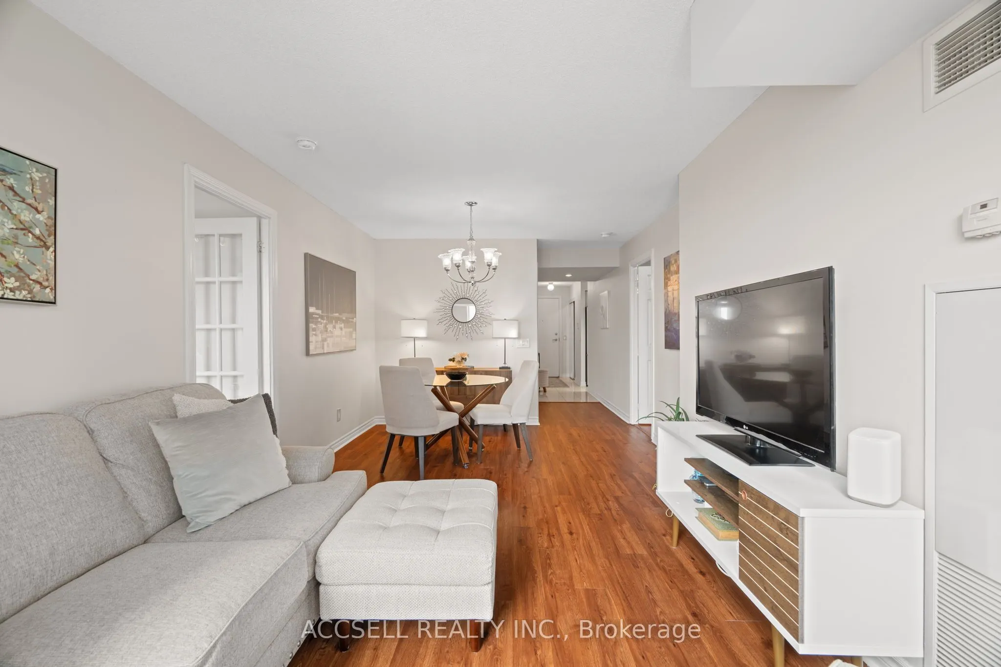 5233 Dundas Street W, #1816