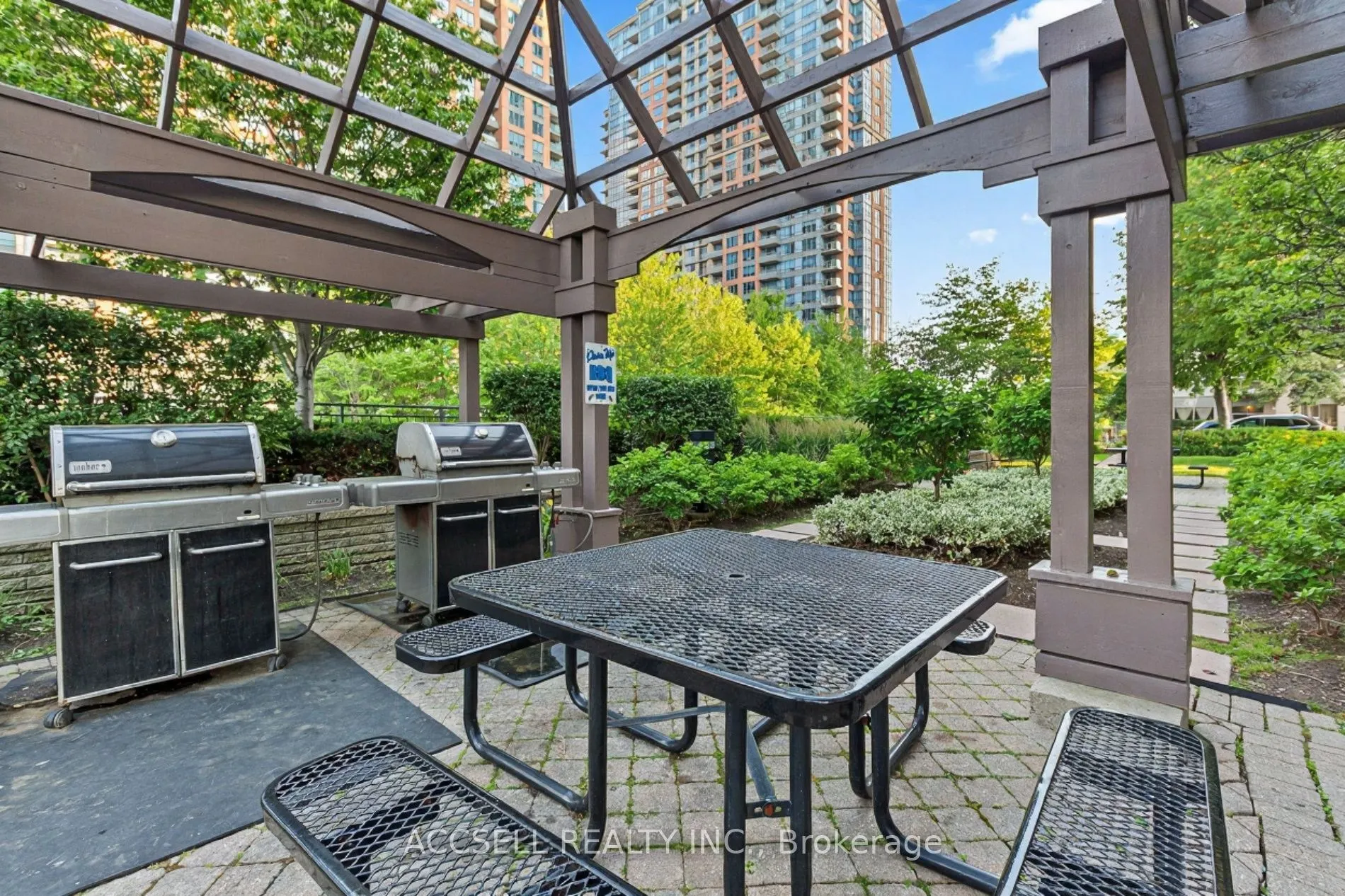 5233 Dundas Street W, #1816