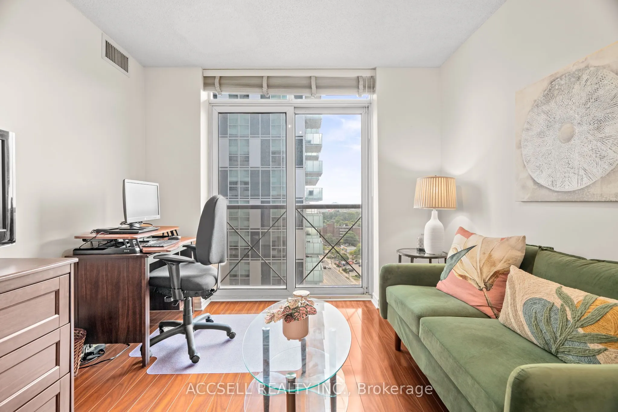 5233 Dundas Street W, #1816