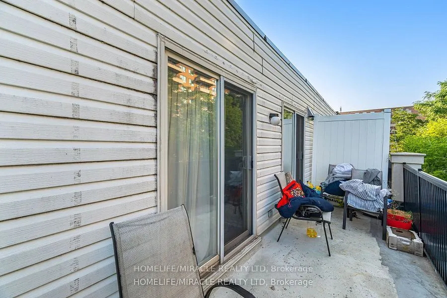 3049 Finch Avenue W, #2002