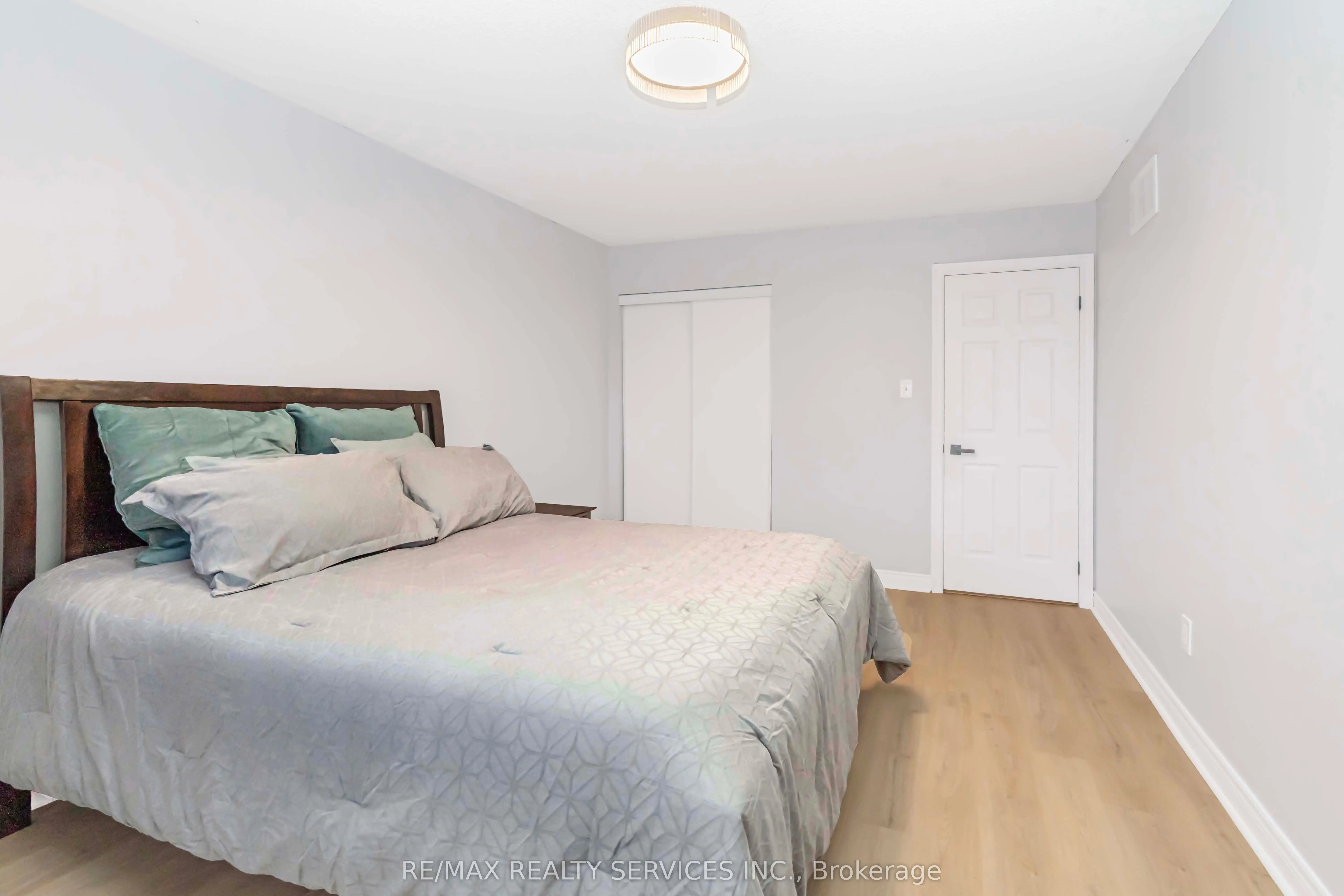 46 Oakmeadow Drive