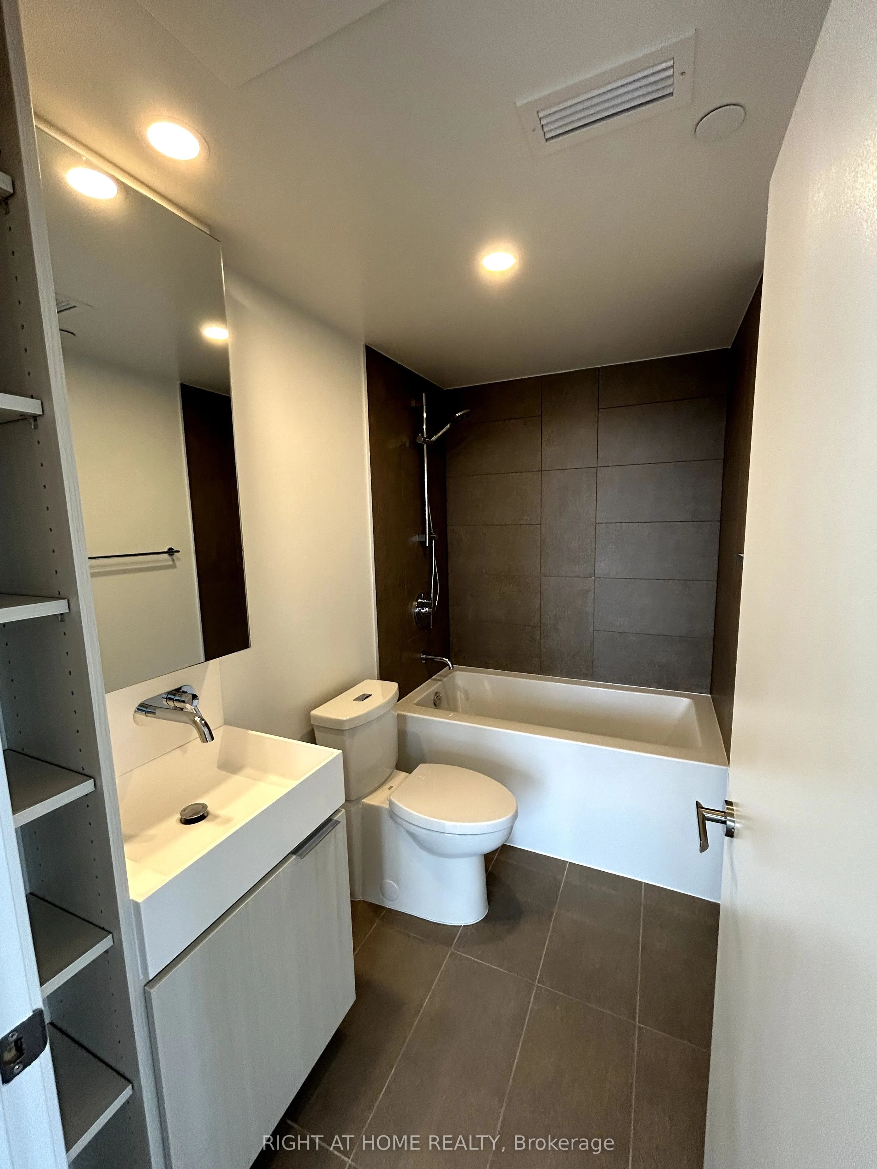 370 Martha Street, #1802