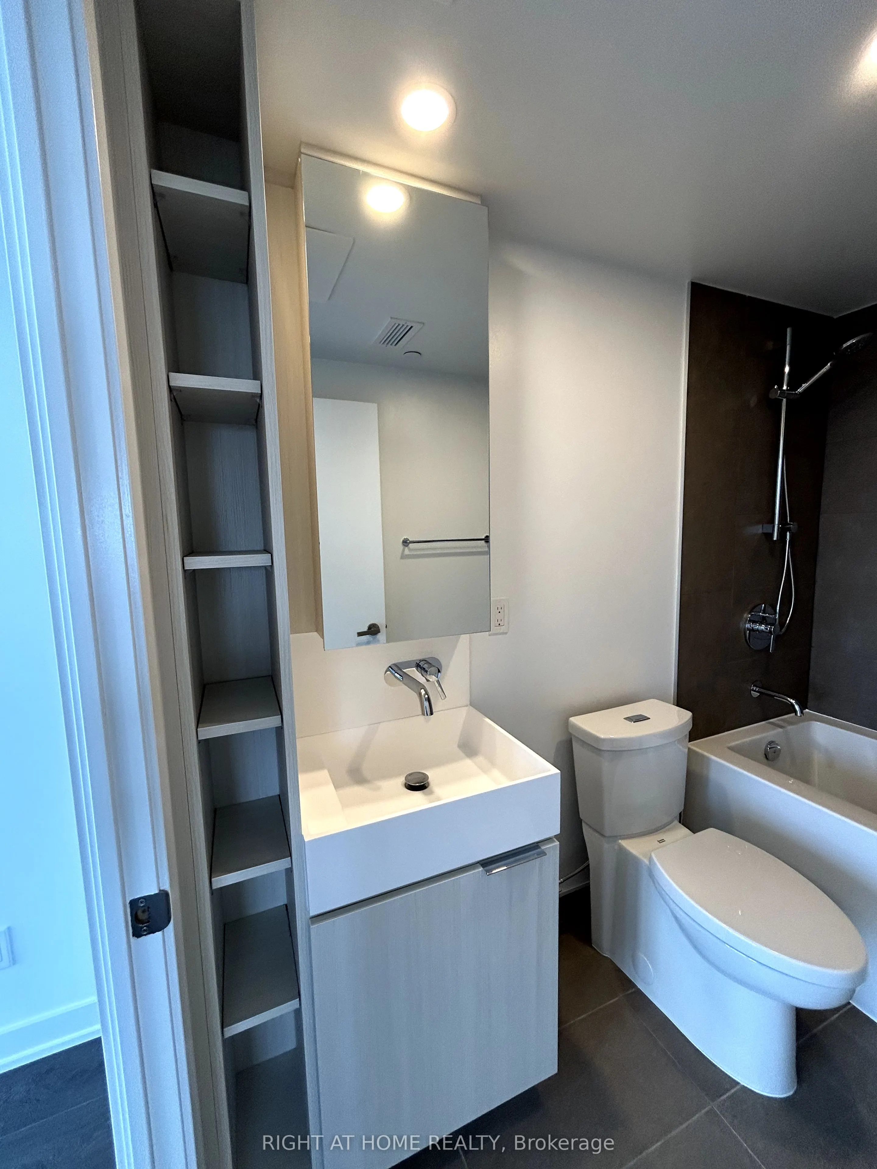370 Martha Street, #1802