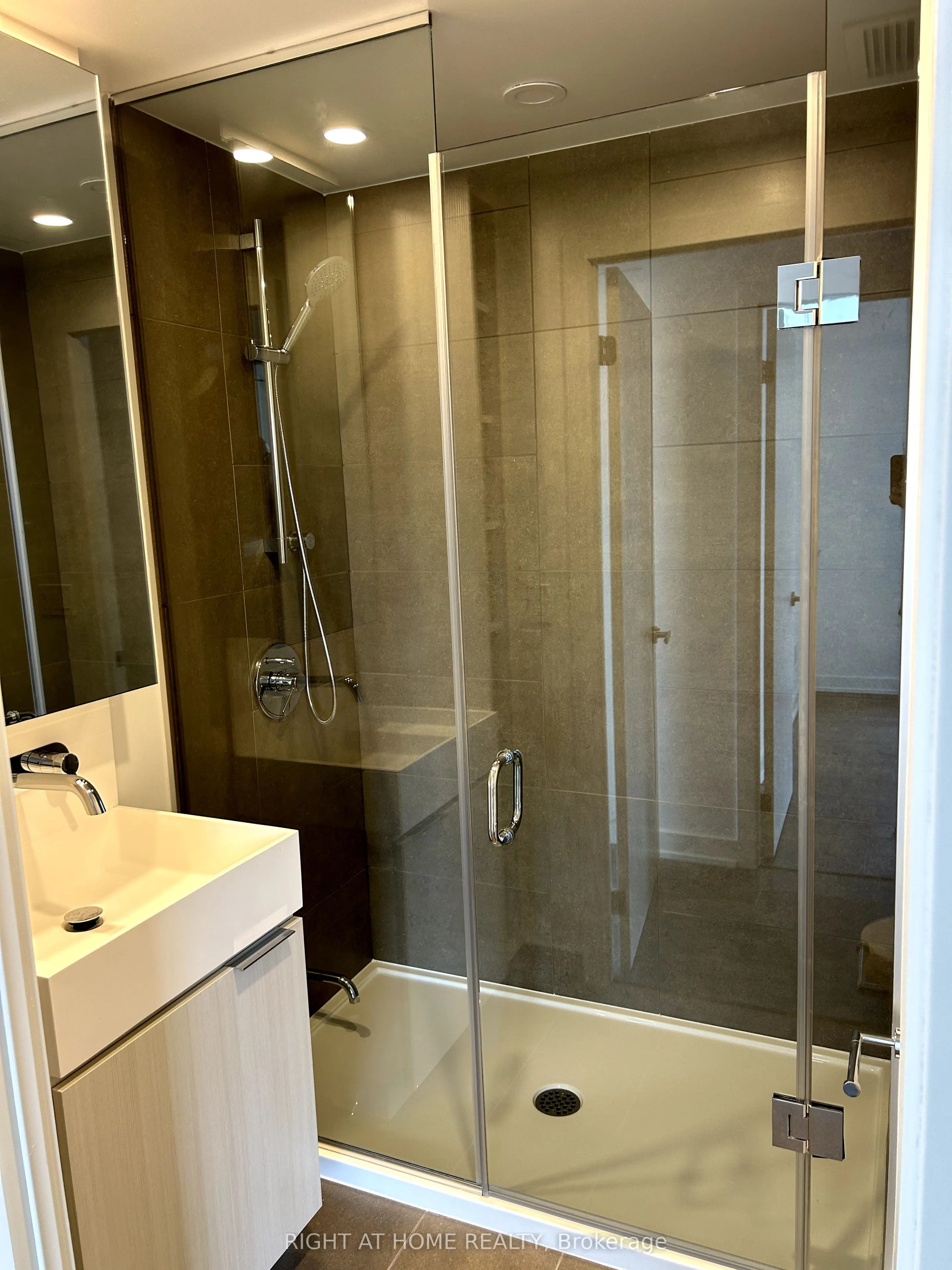 370 Martha Street, #1802