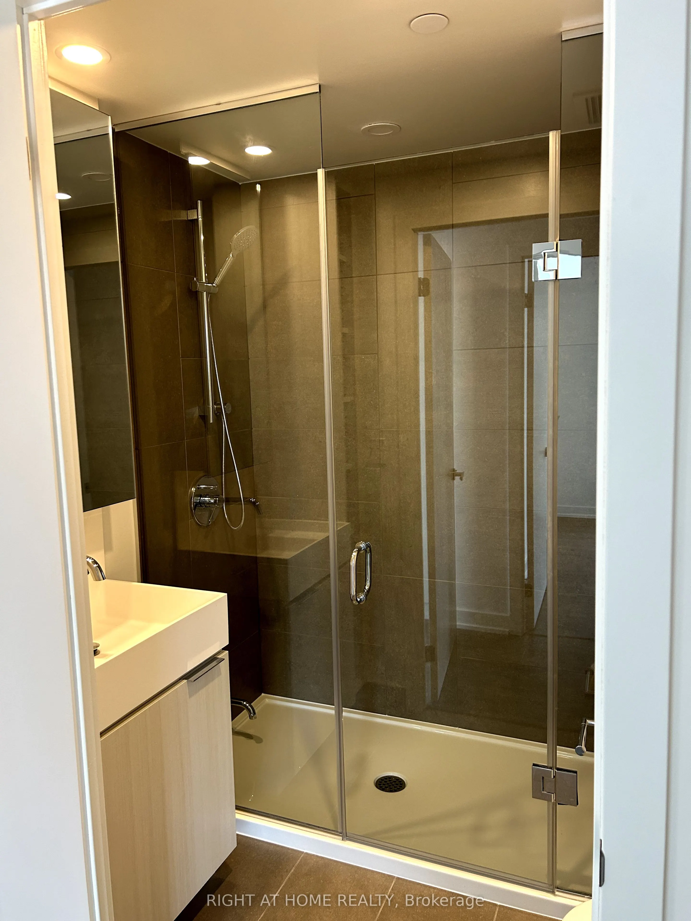 370 Martha Street, #1802