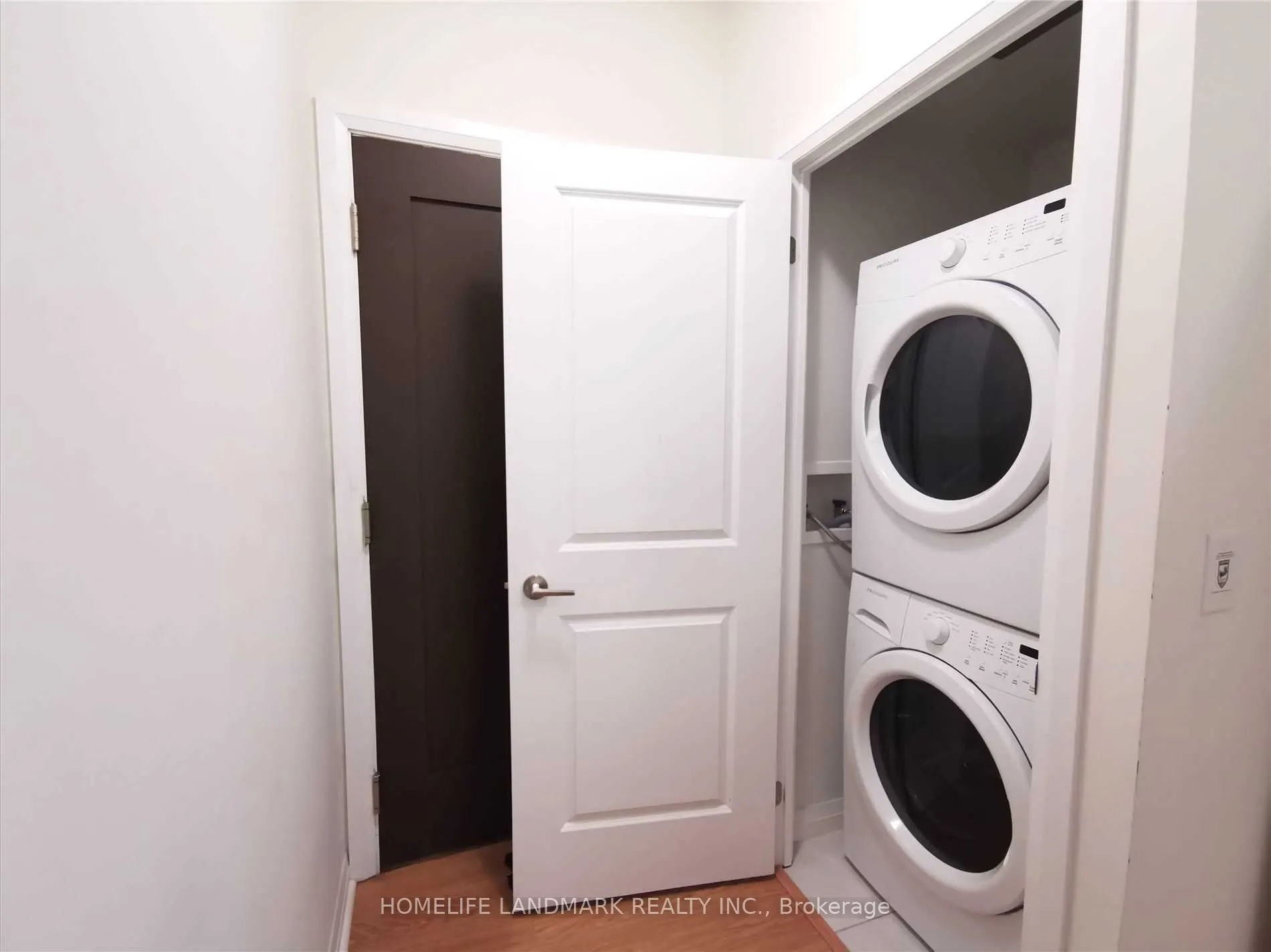 75 Eglinton Avenue W, #1902
