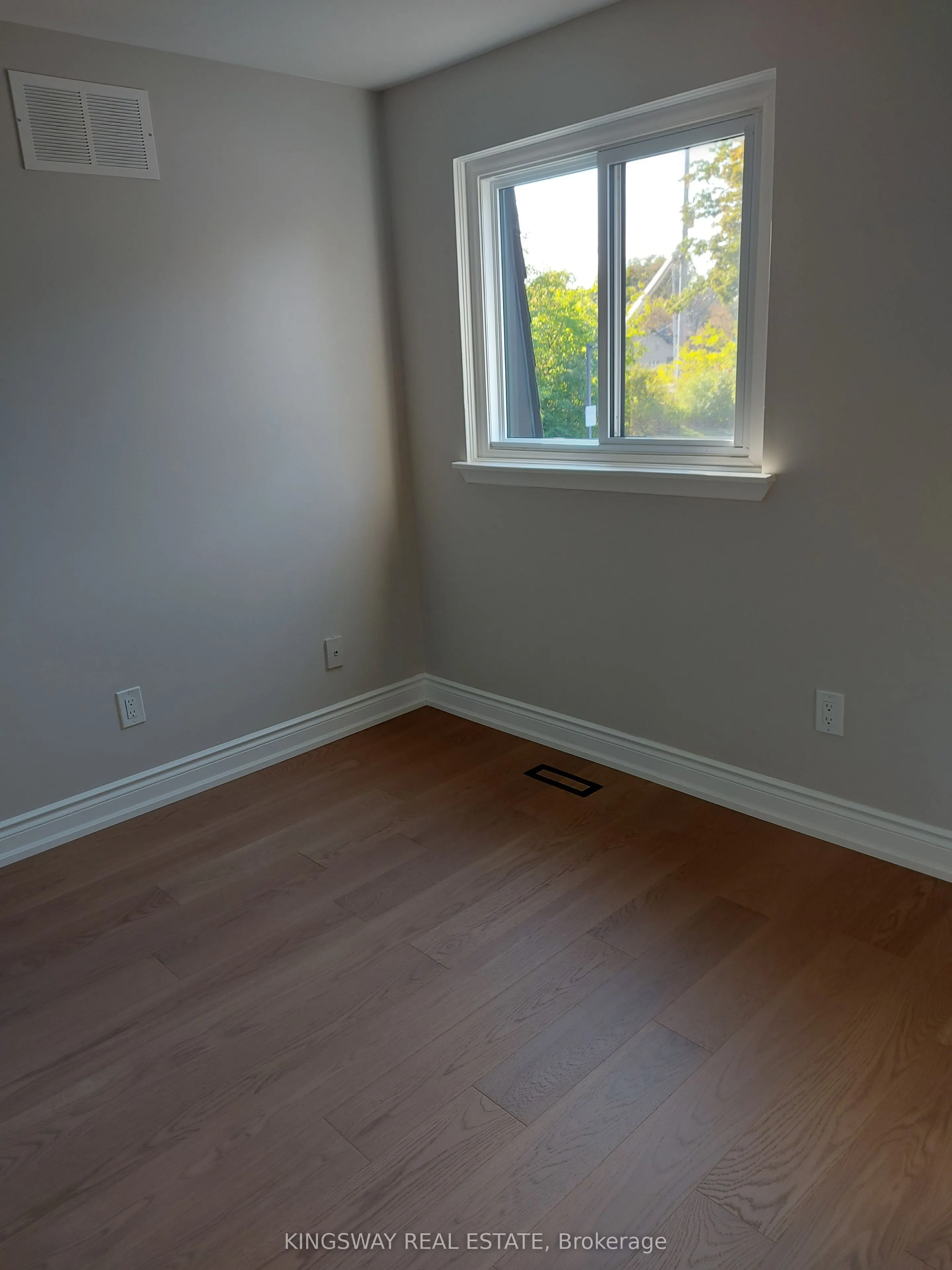 20 Mineola Road E, #101