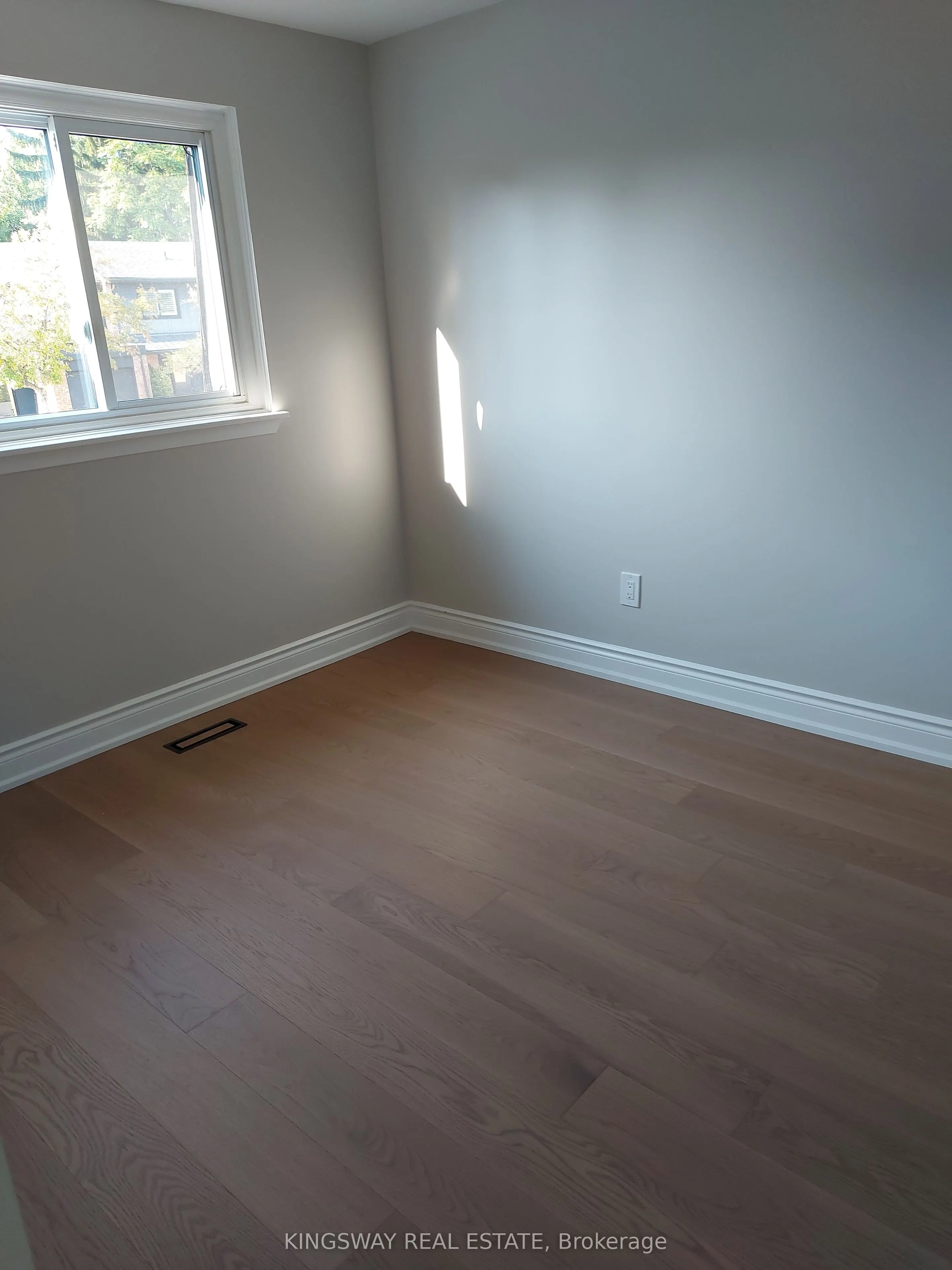 20 Mineola Road E, #101