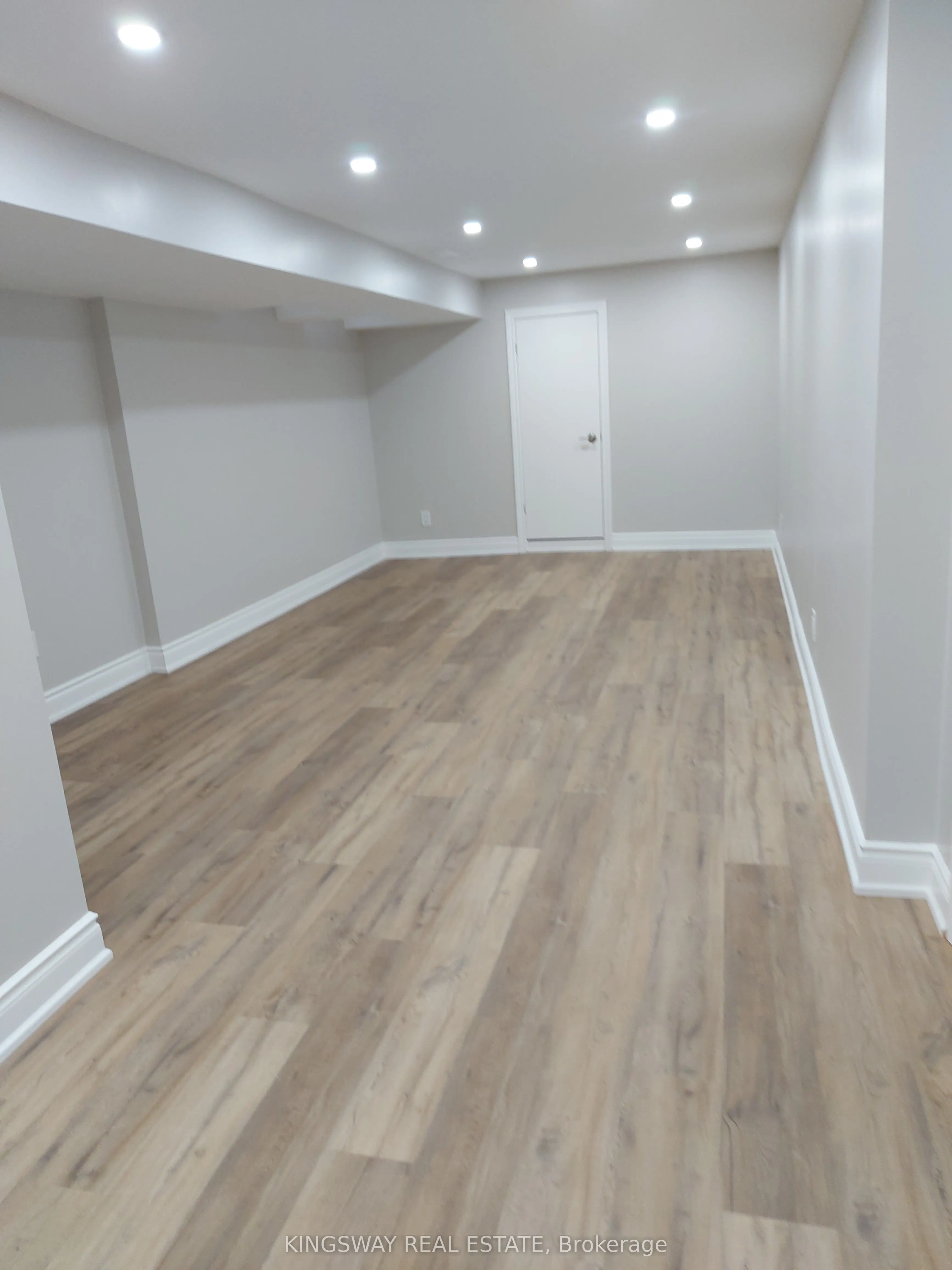 20 Mineola Road E, #101
