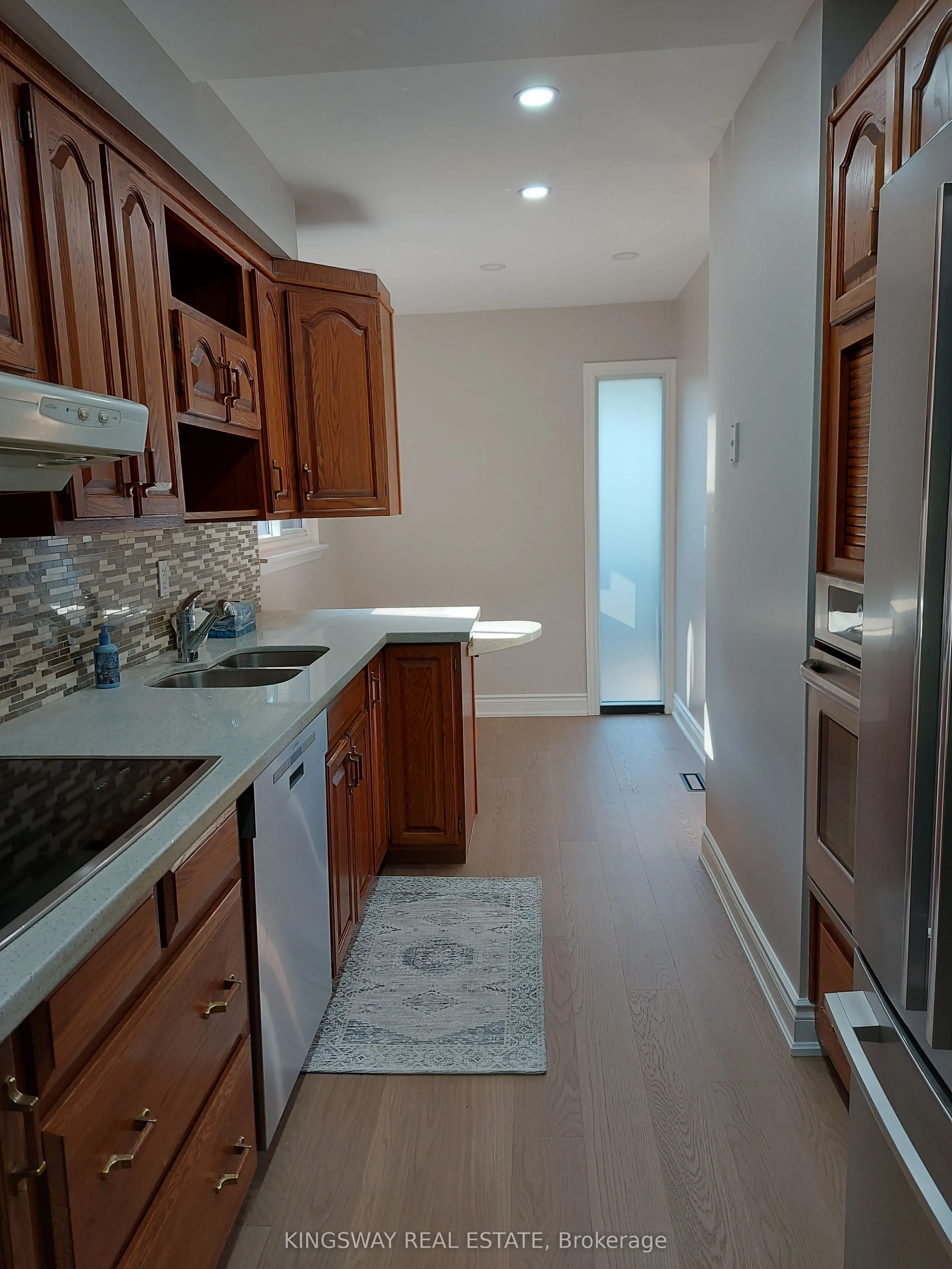 20 Mineola Road E, #101