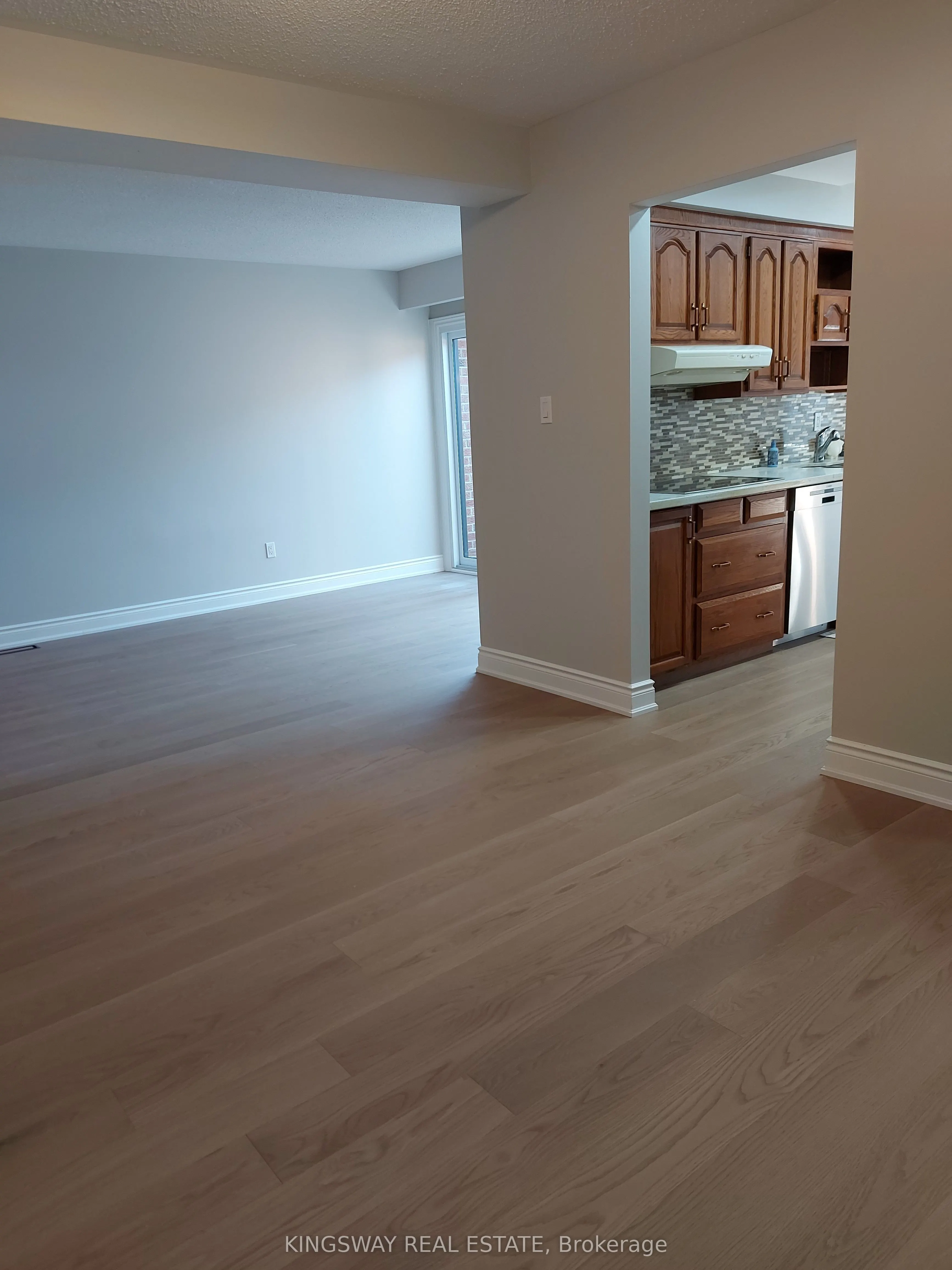 20 Mineola Road E, #101