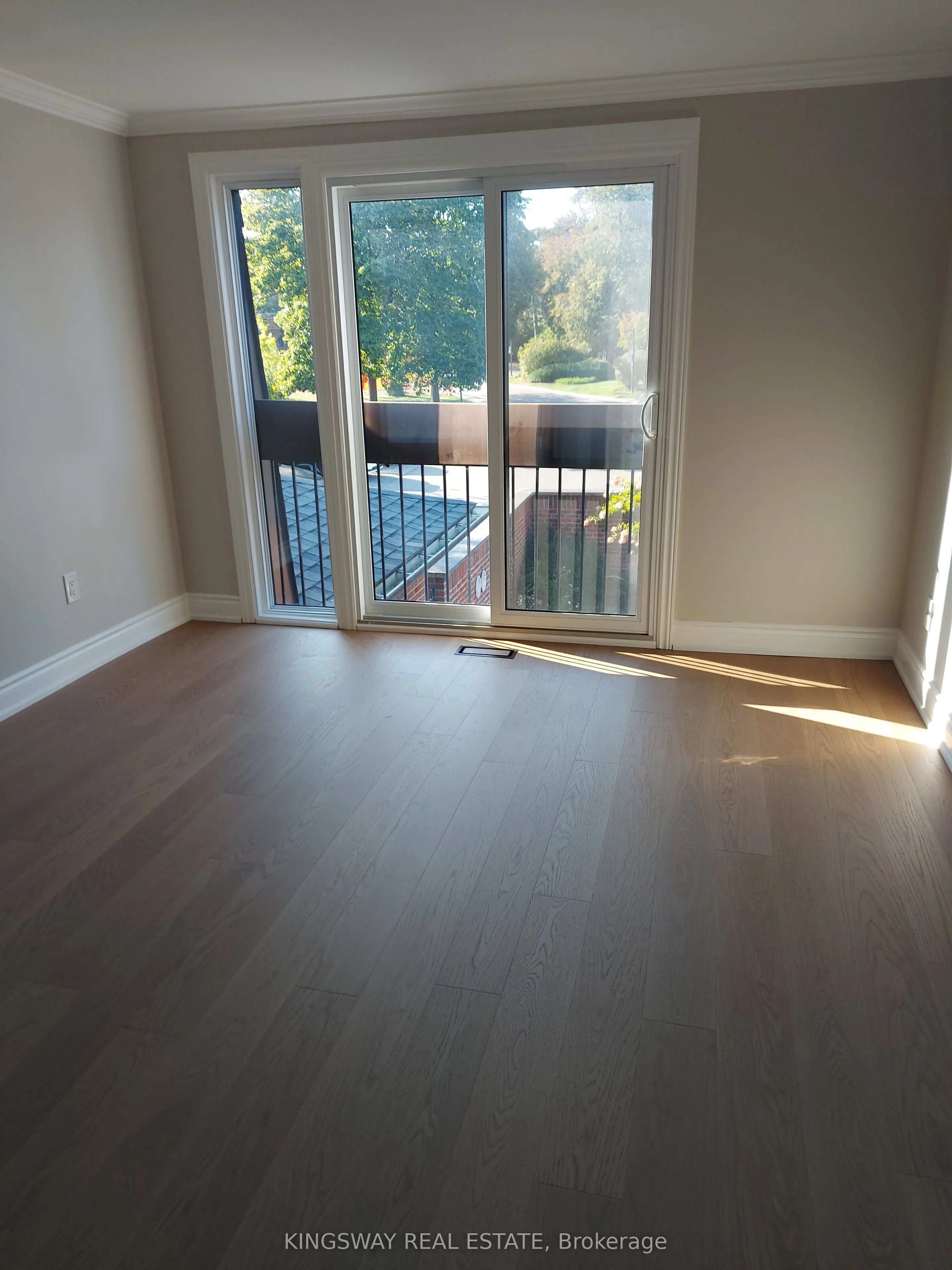 20 Mineola Road E, #101