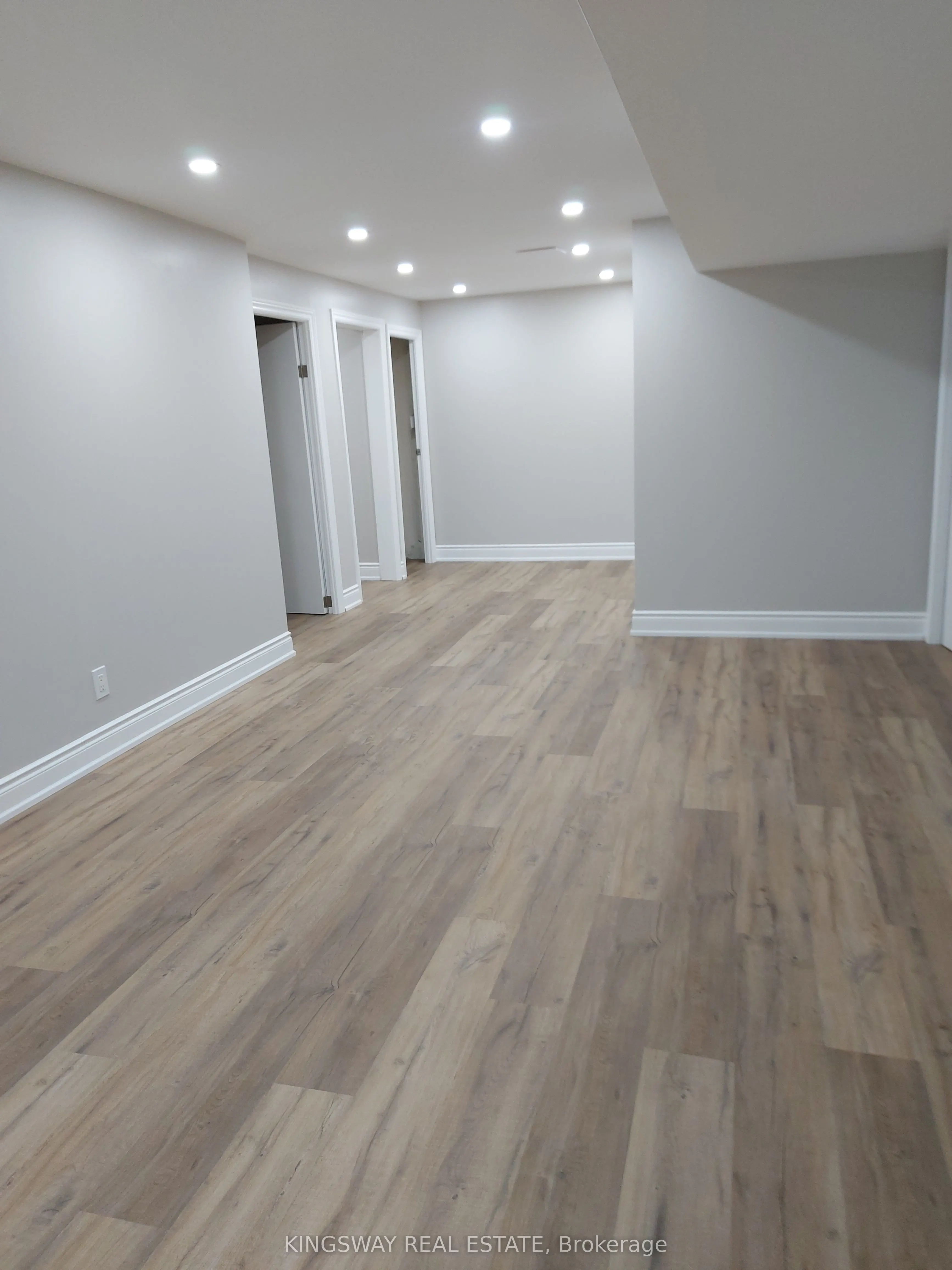 20 Mineola Road E, #101