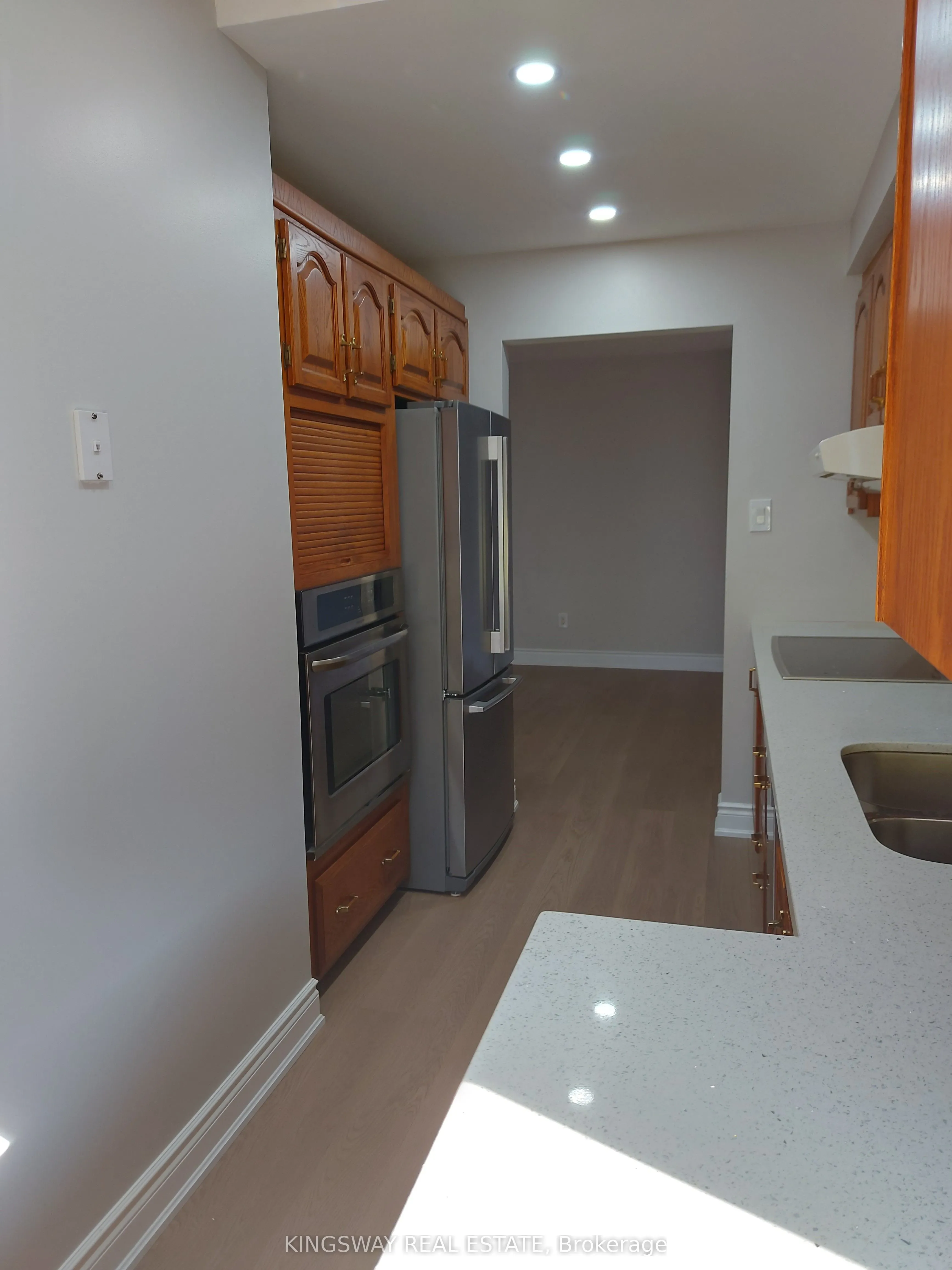 20 Mineola Road E, #101