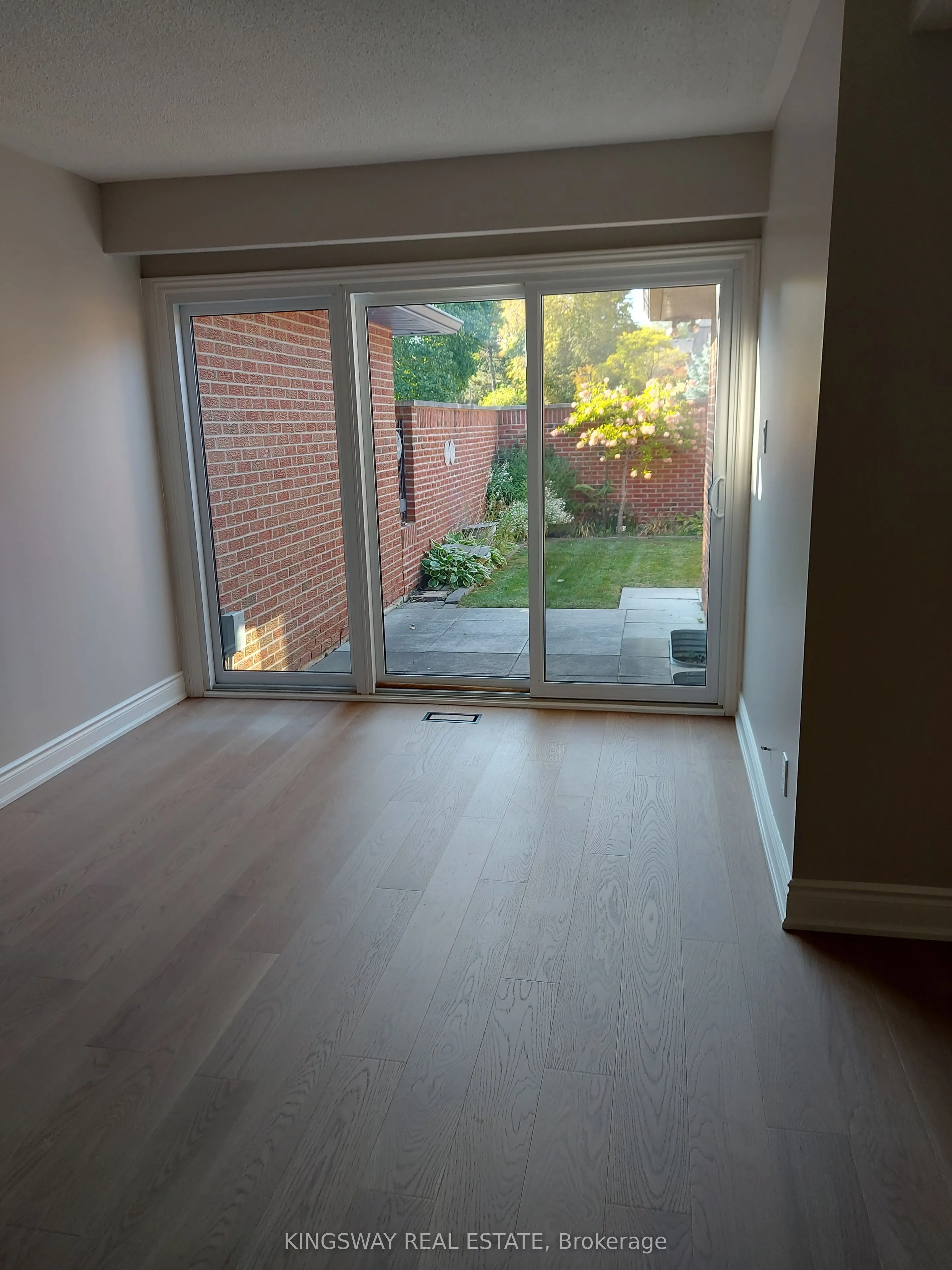 20 Mineola Road E, #101
