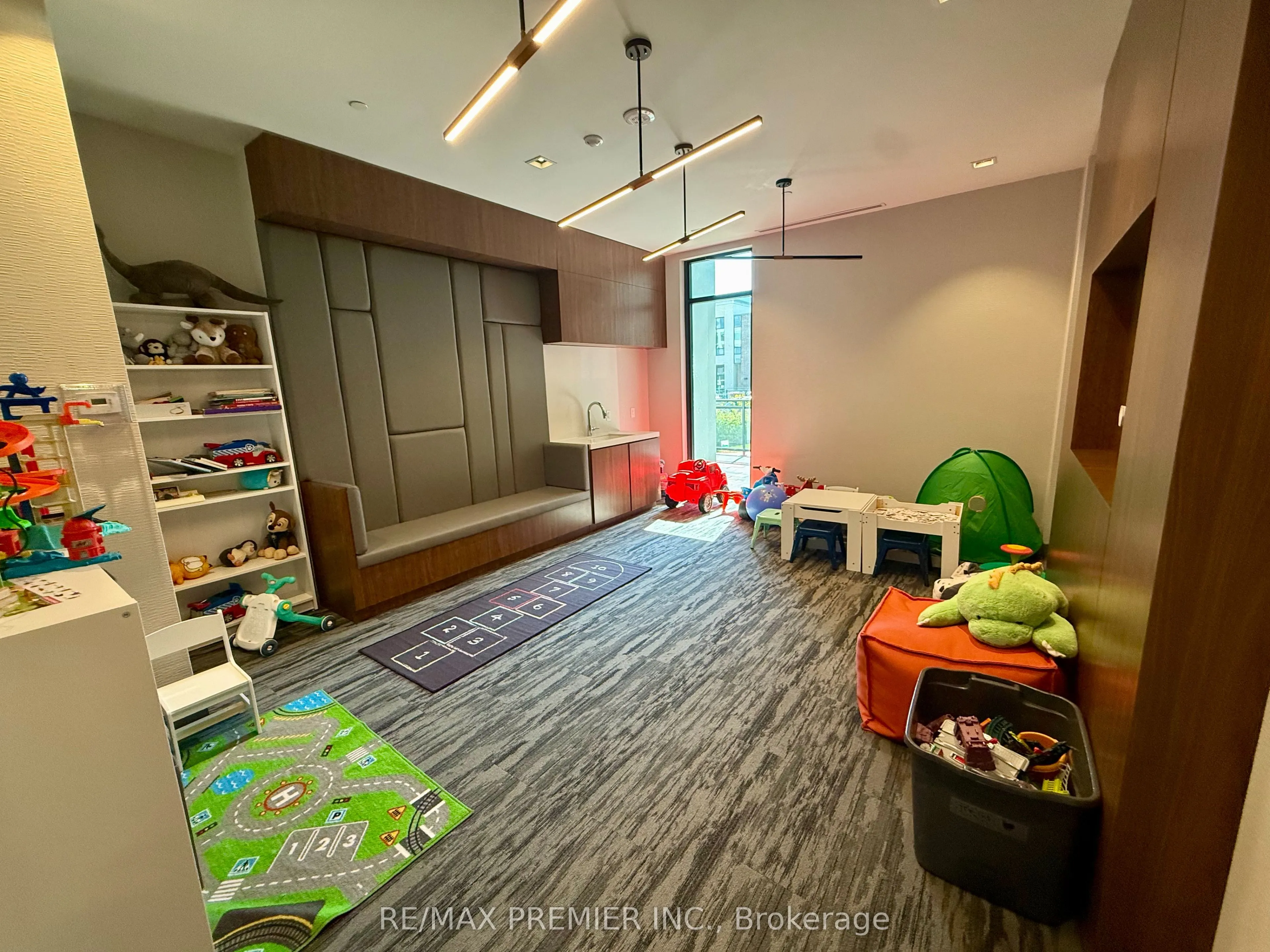 25 Neighbourhood Lane, #515