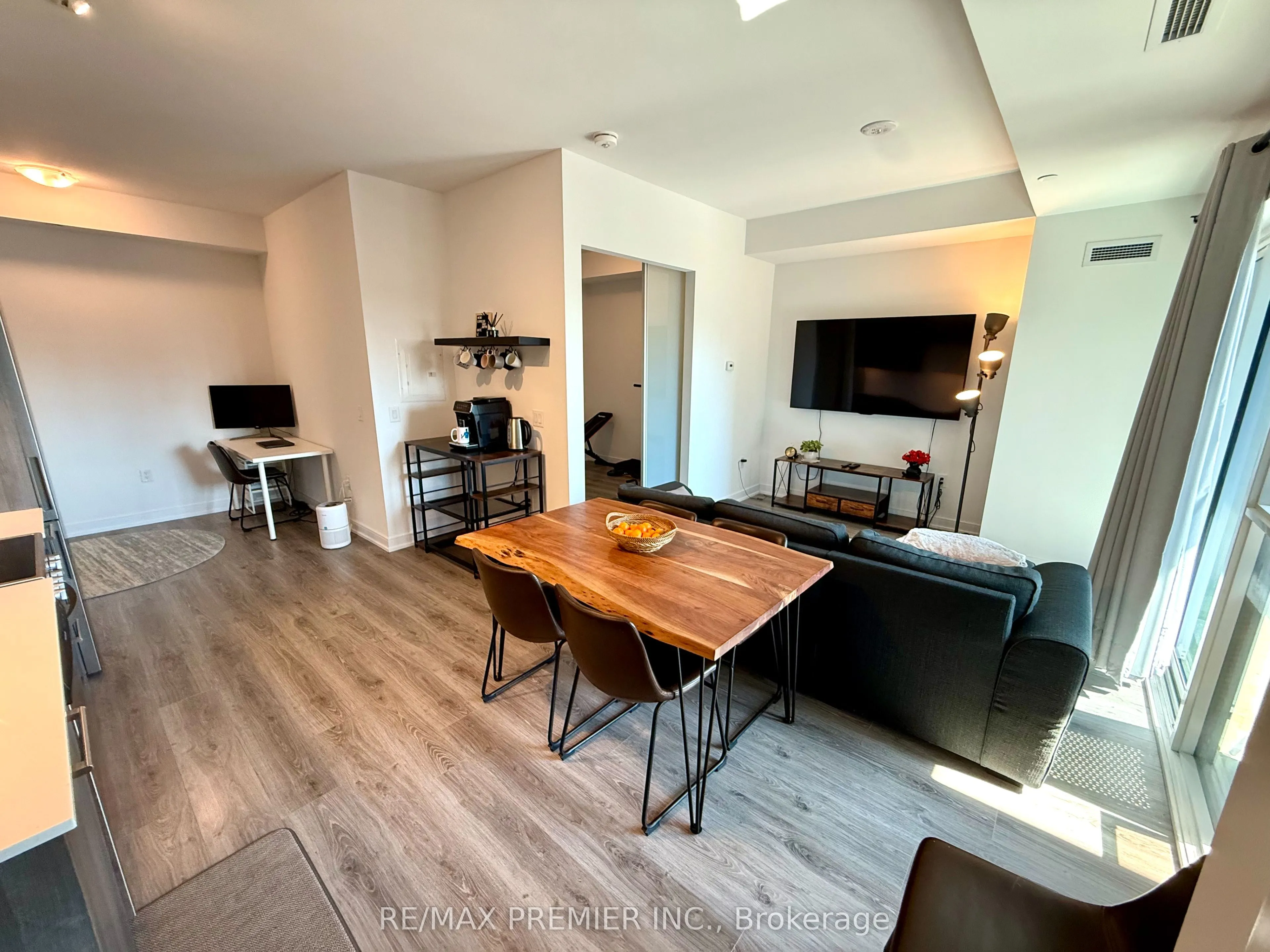 25 Neighbourhood Lane, #515