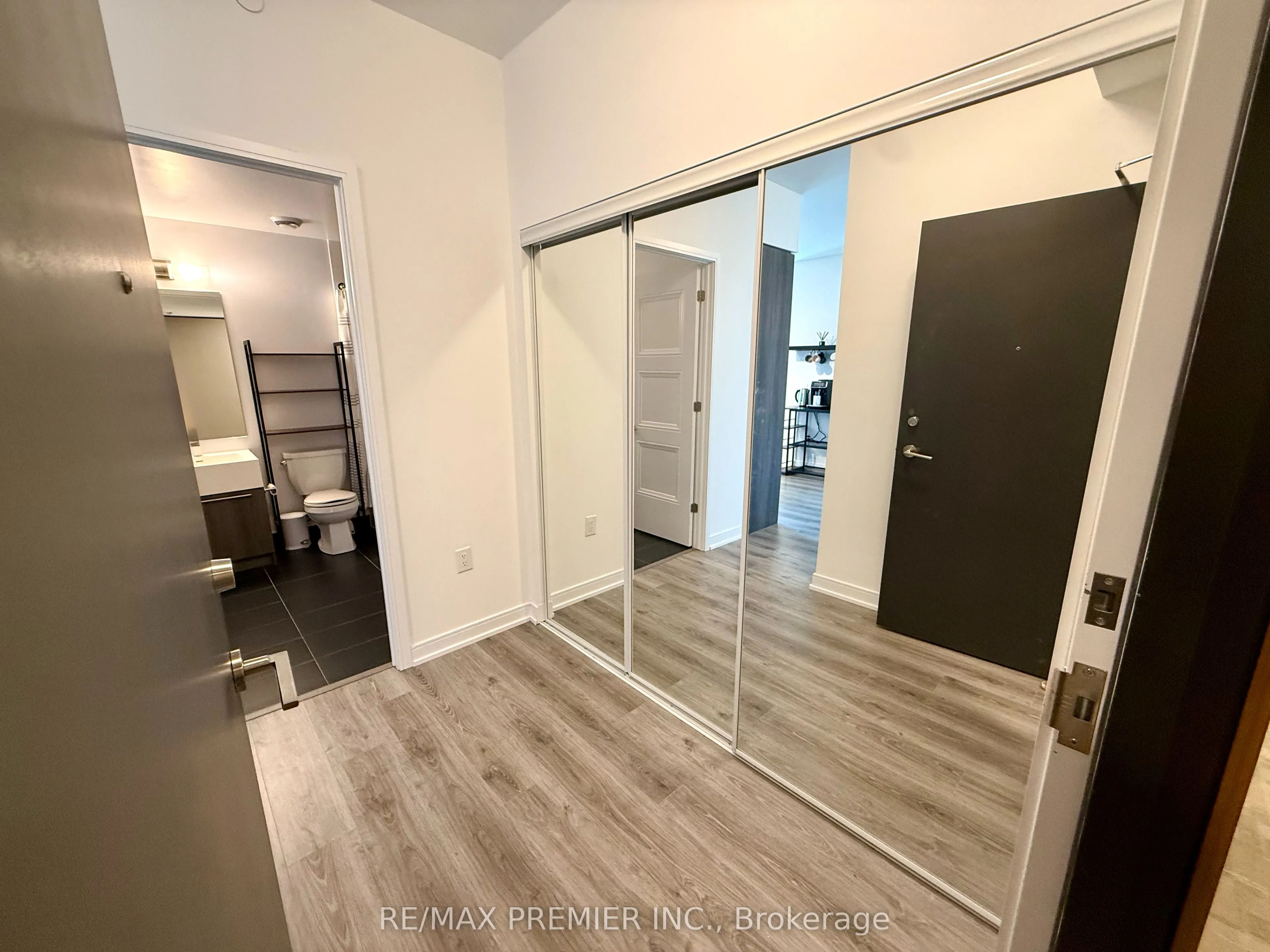 25 Neighbourhood Lane, #515