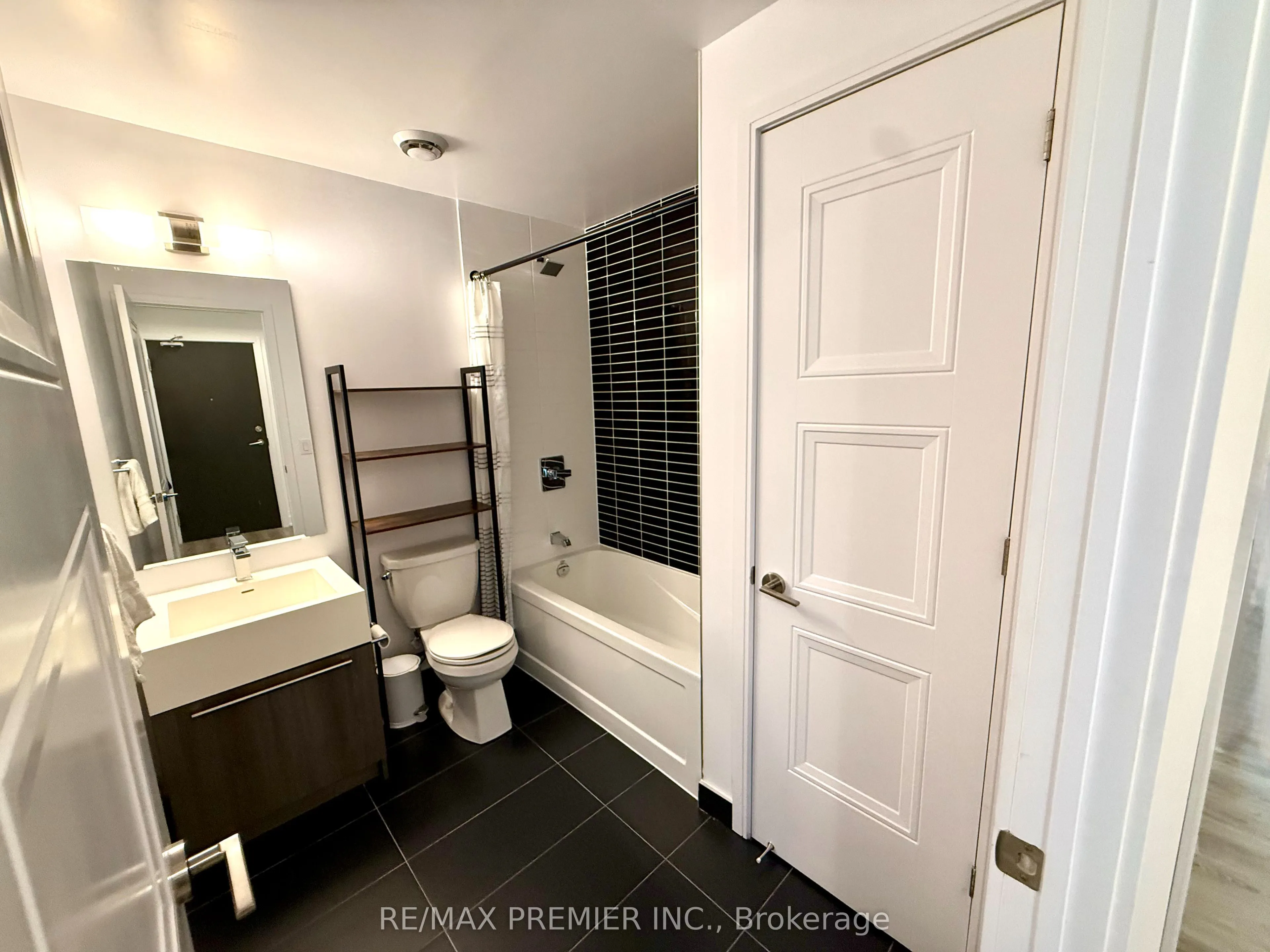 25 Neighbourhood Lane, #515