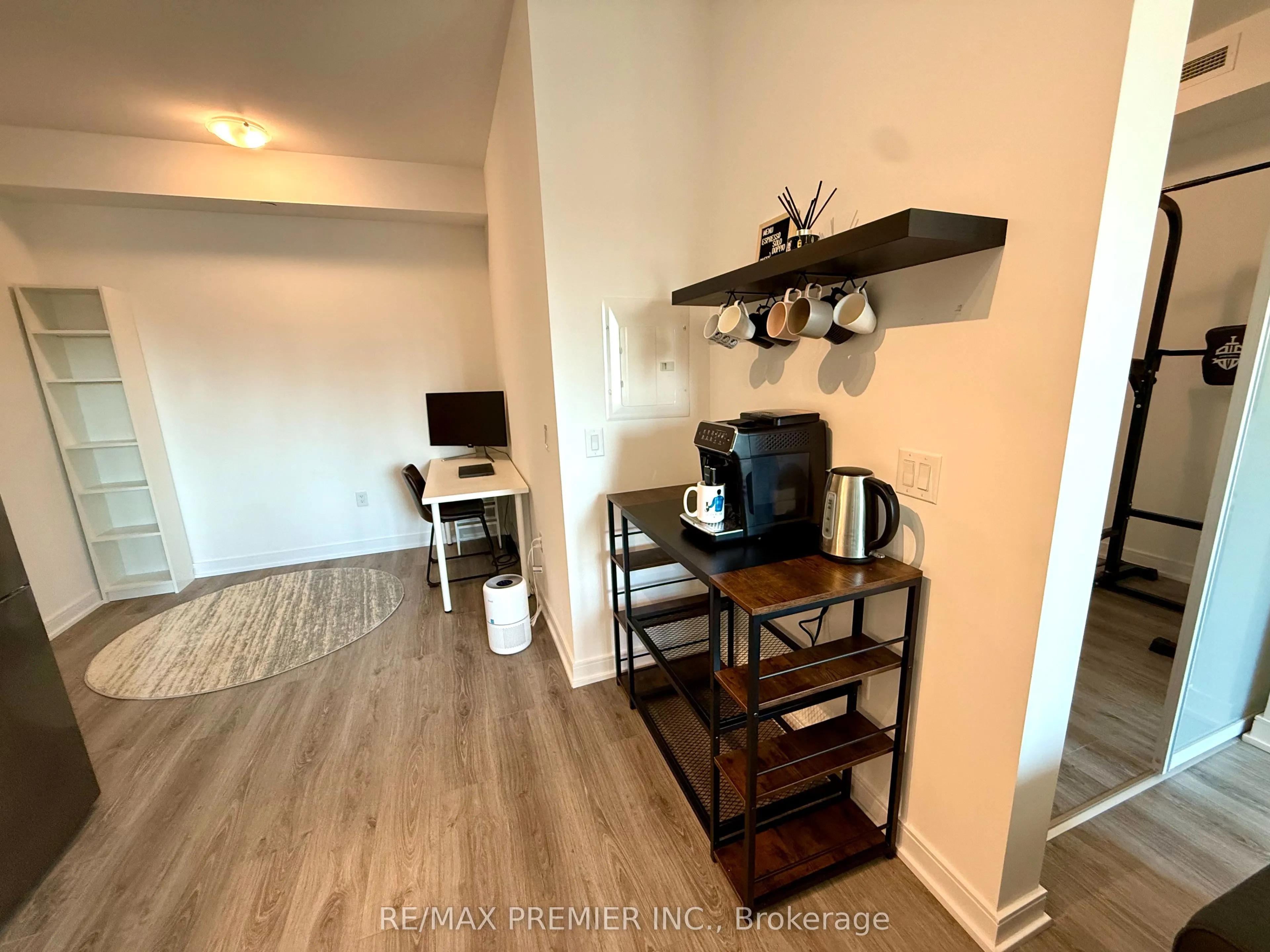 25 Neighbourhood Lane, #515