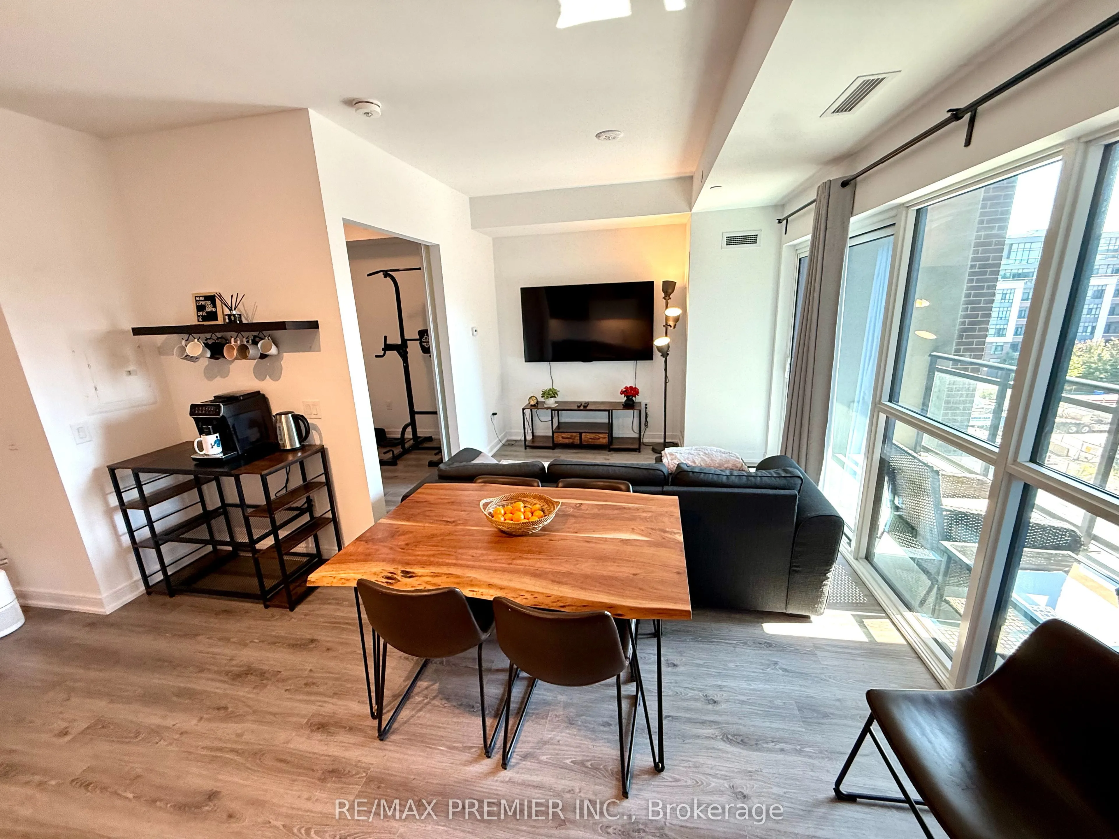 25 Neighbourhood Lane, #515
