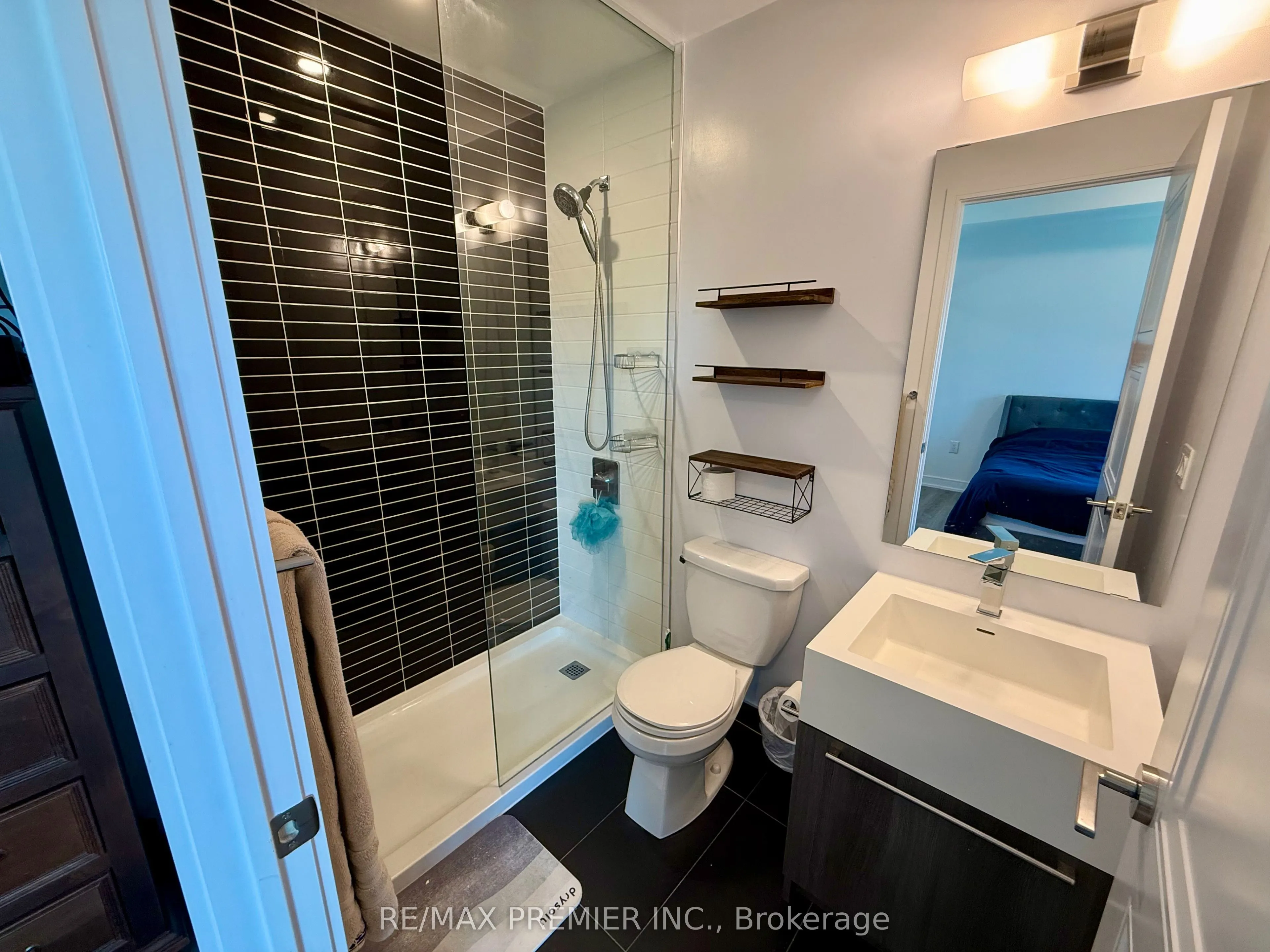 25 Neighbourhood Lane, #515