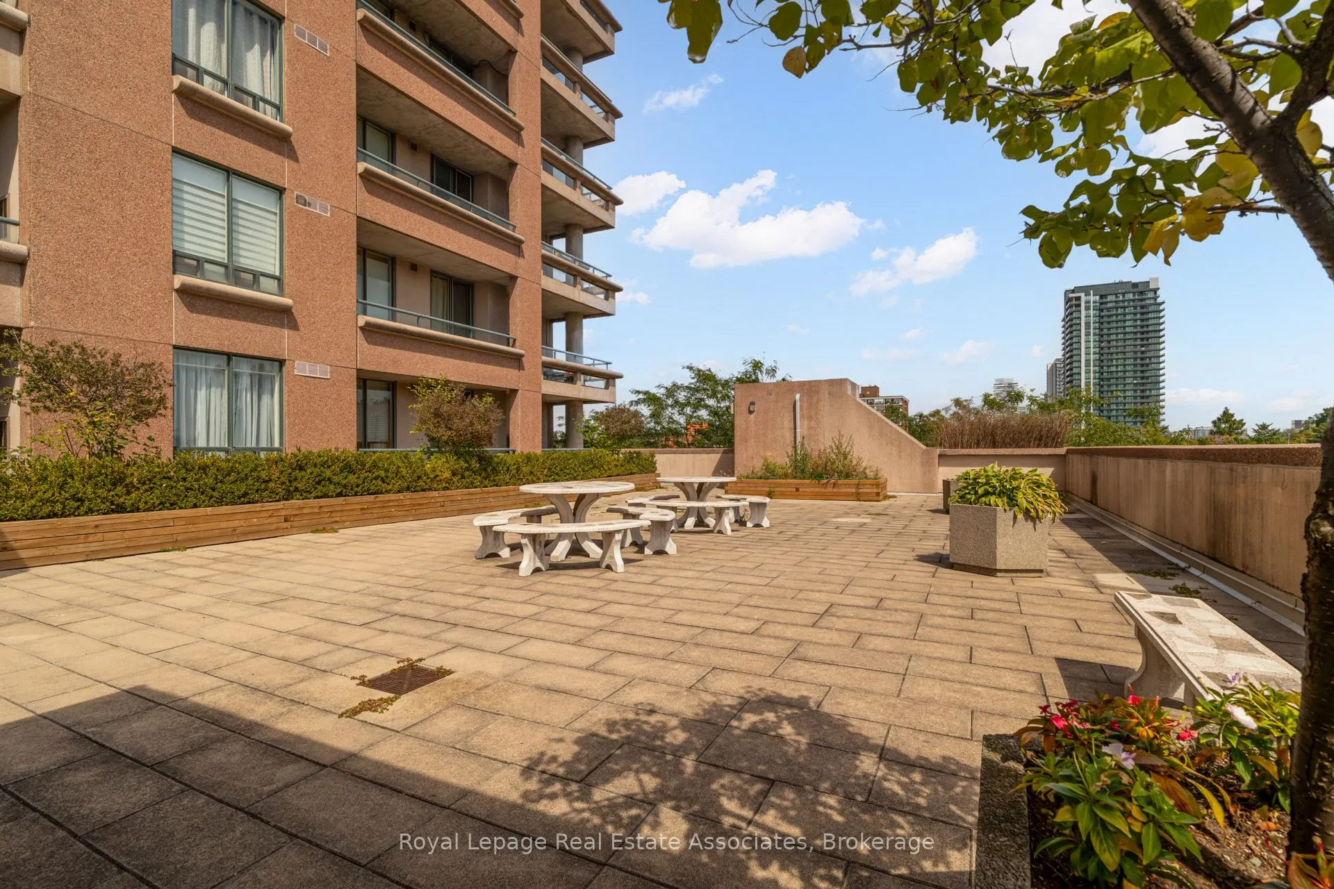 1 Belvedere Court, #909