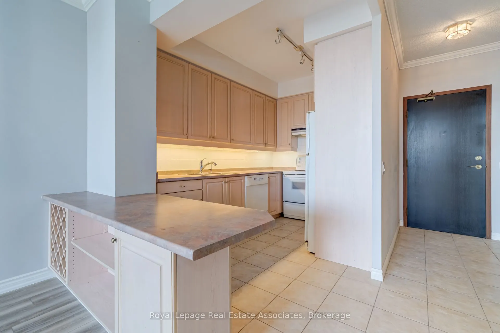 1 Belvedere Court, #909