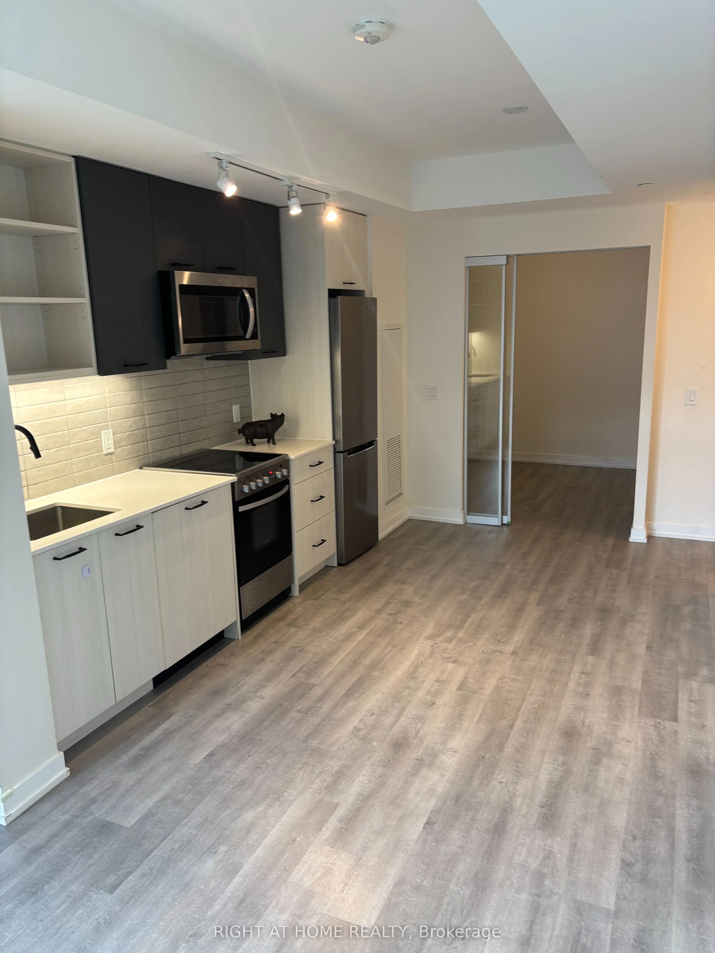 2300 St. Clair Avenue W, #812
