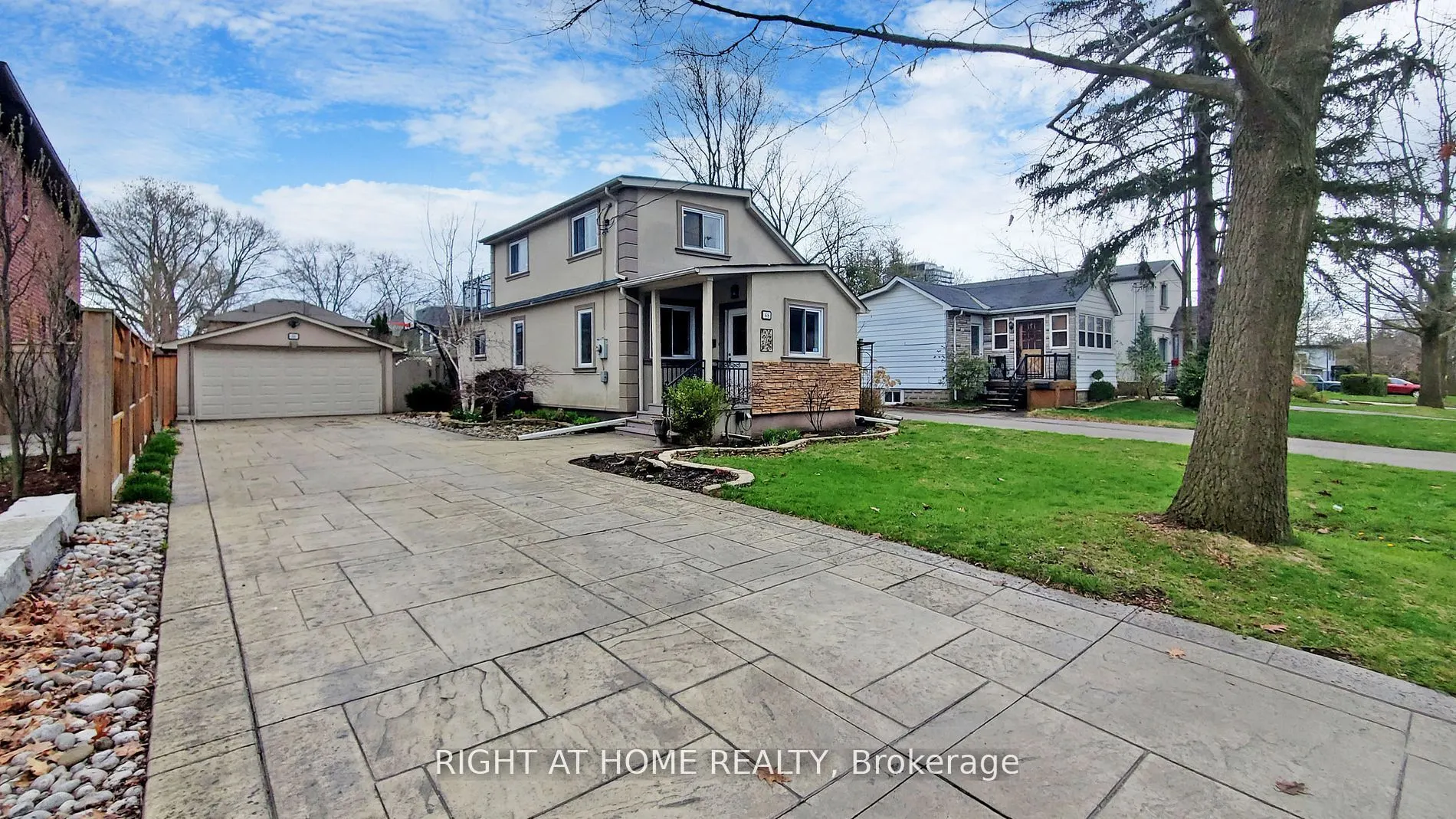 68 Eaglewood Boulevard E