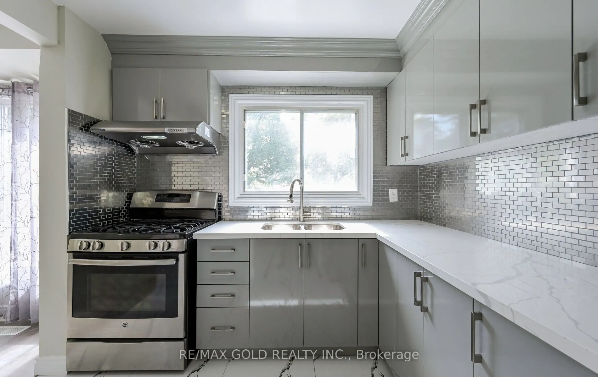 11 Huronia Court