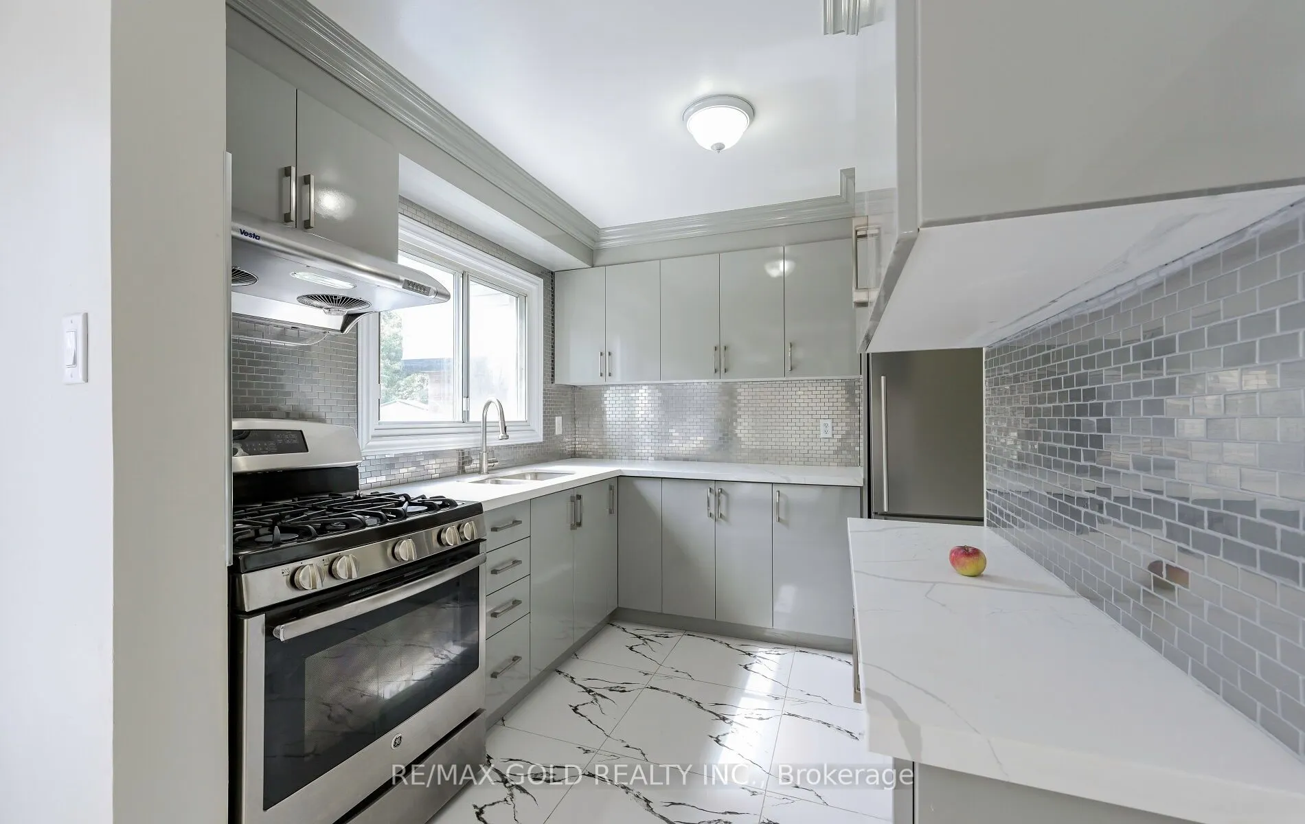 11 Huronia Court