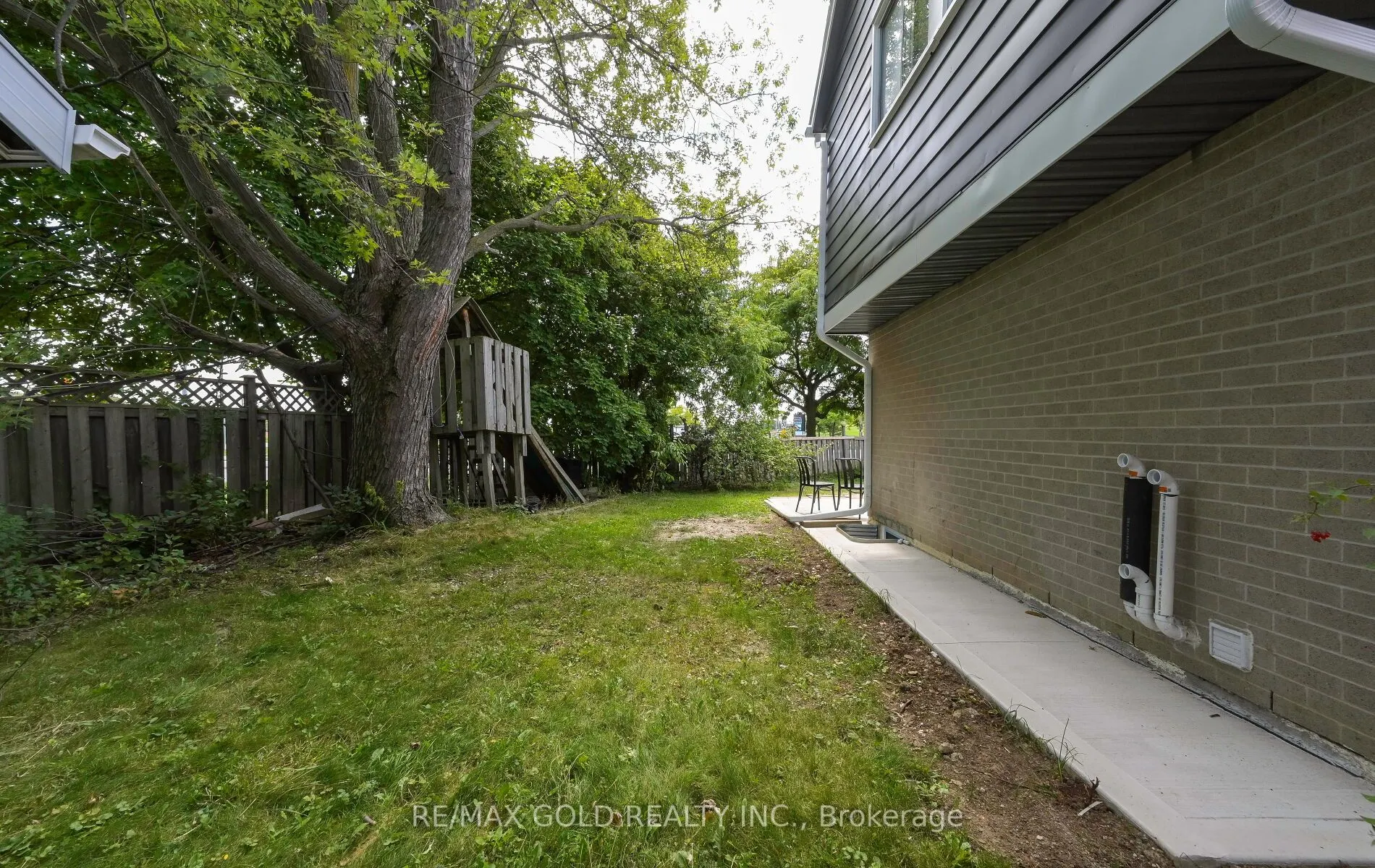 11 Huronia Court