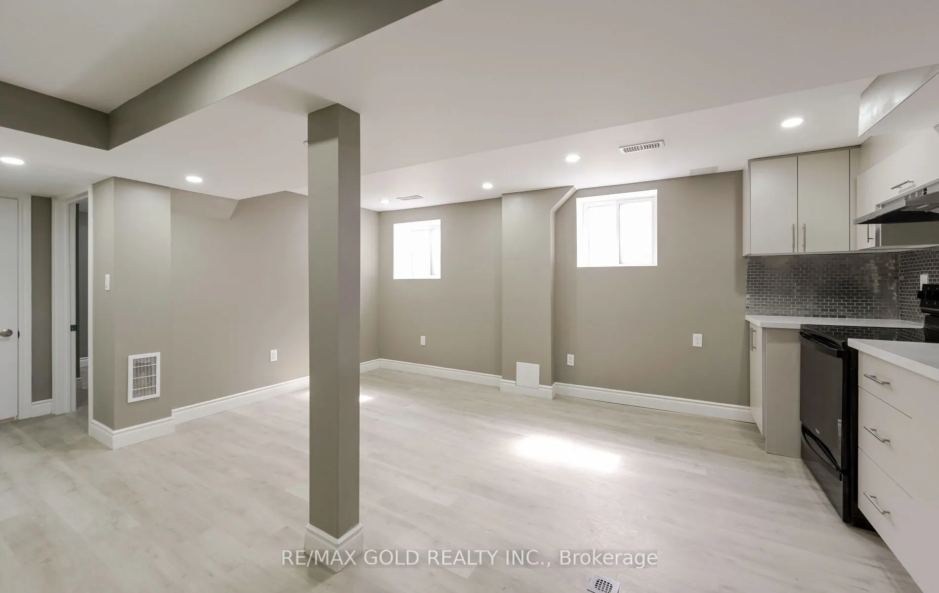 11 Huronia Court